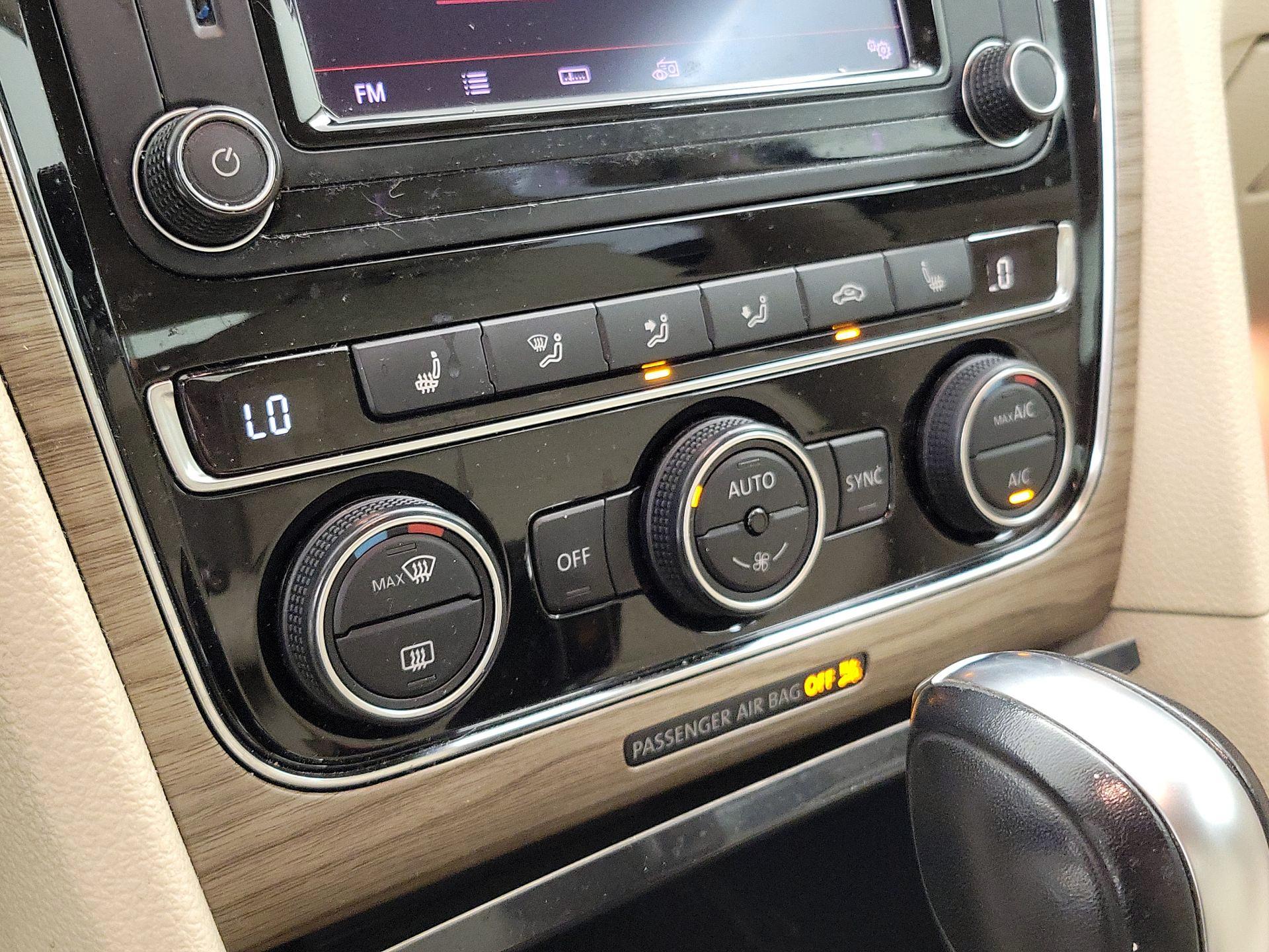 Thumbnail: 2016 Volkswagen Passat - 17