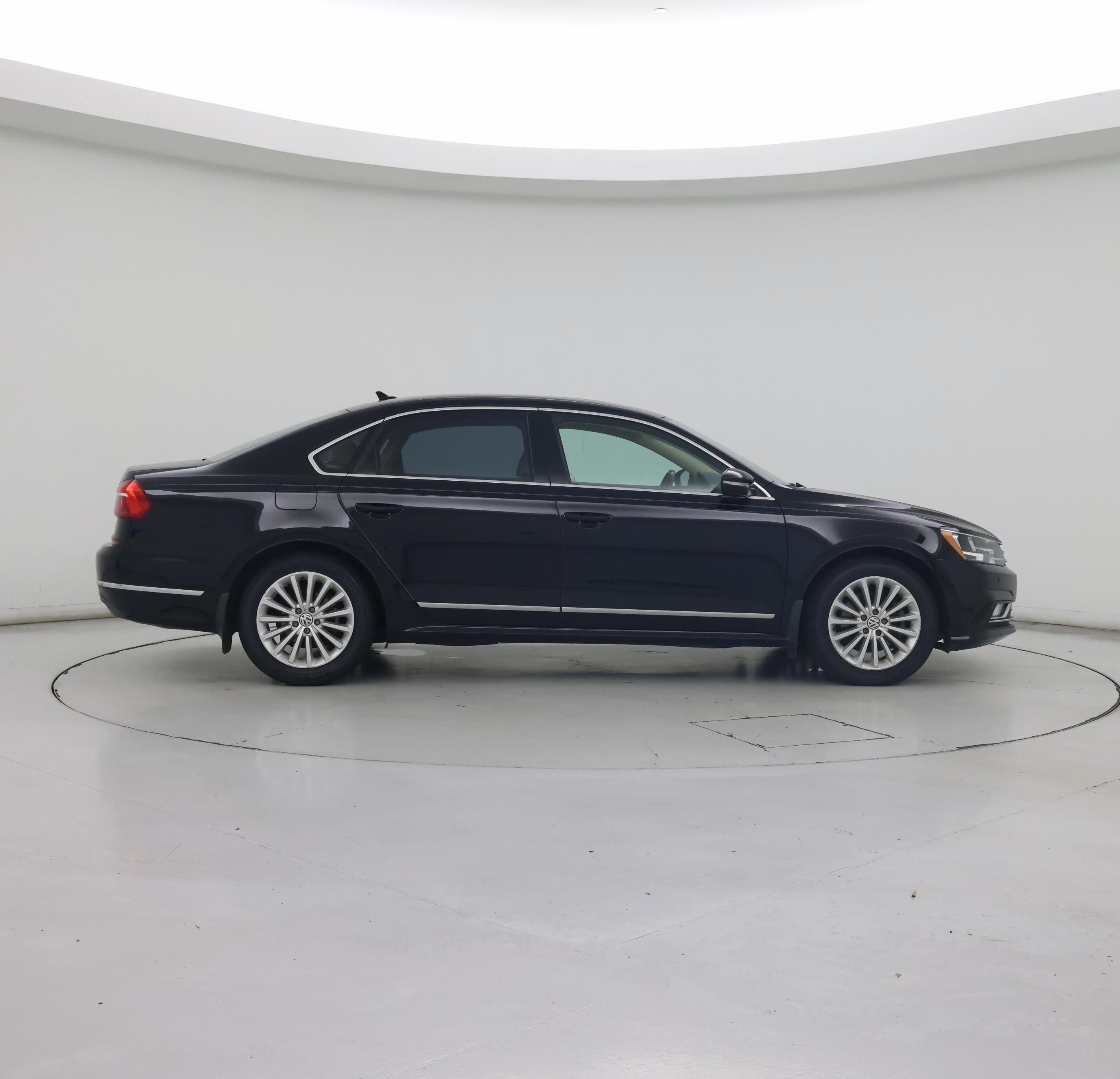 Thumbnail: 2016 Volkswagen Passat - 7