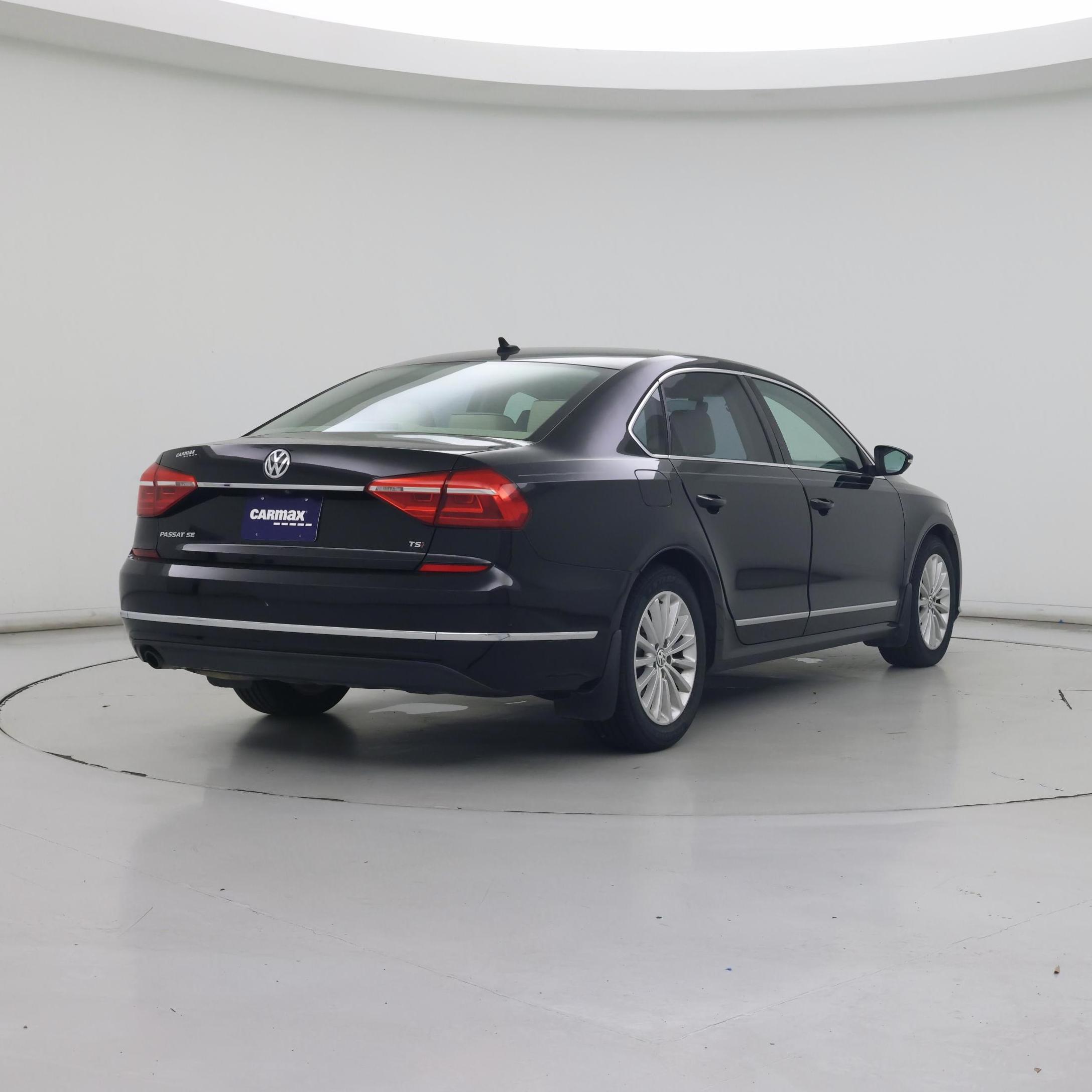 Thumbnail: 2016 Volkswagen Passat - 8