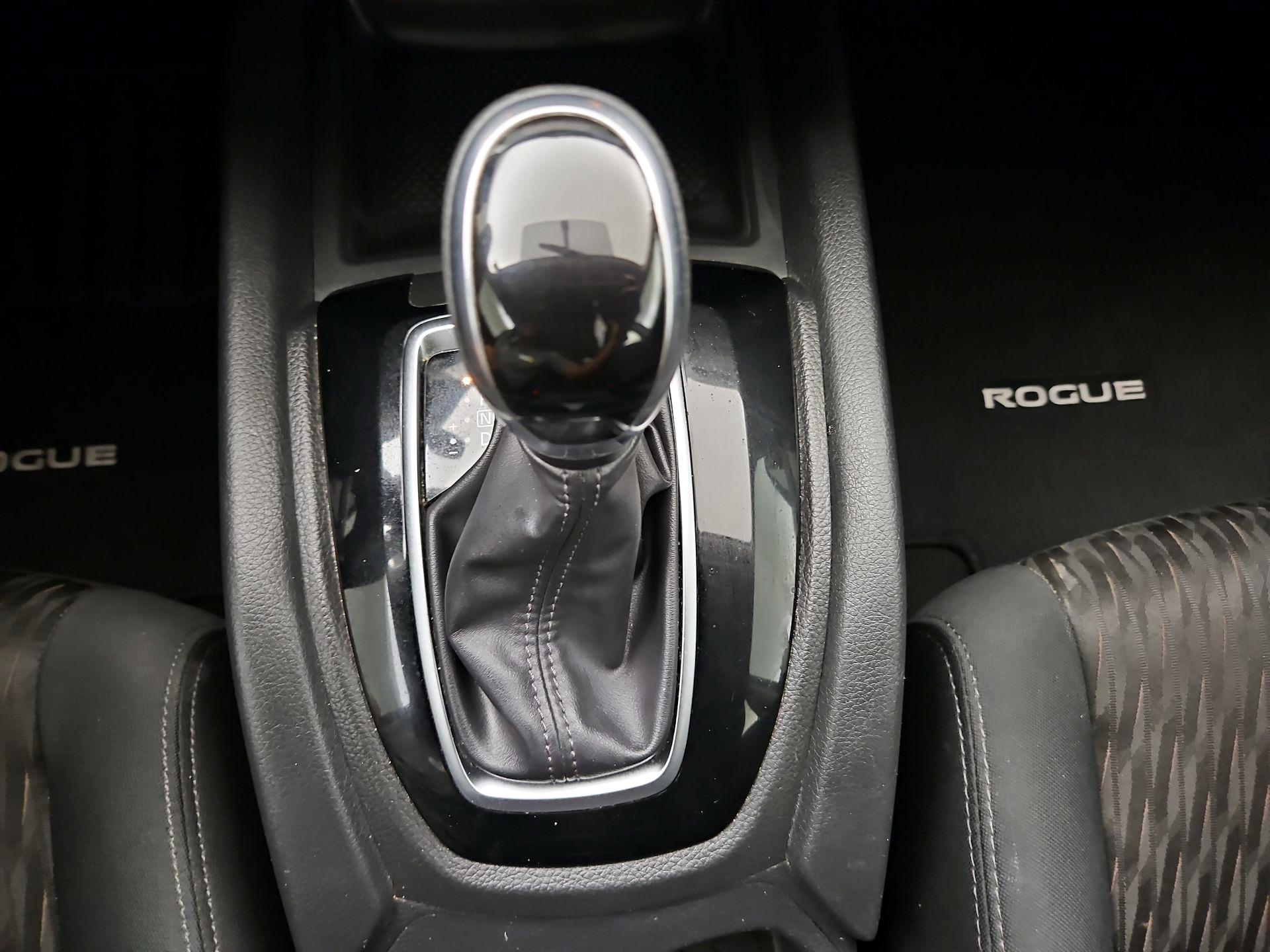 Thumbnail: 2017 Nissan Rogue - 17