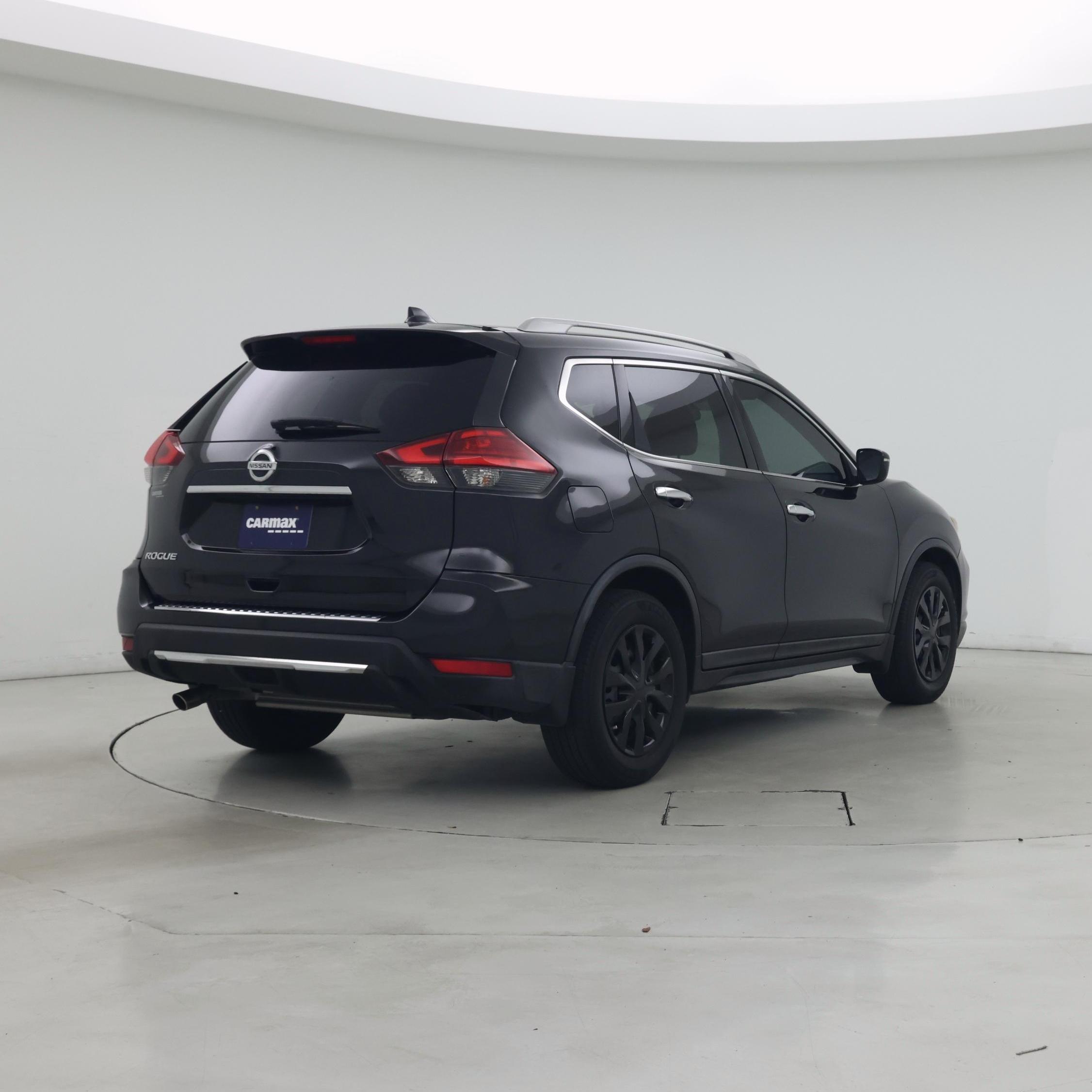 Thumbnail: 2017 Nissan Rogue - 8