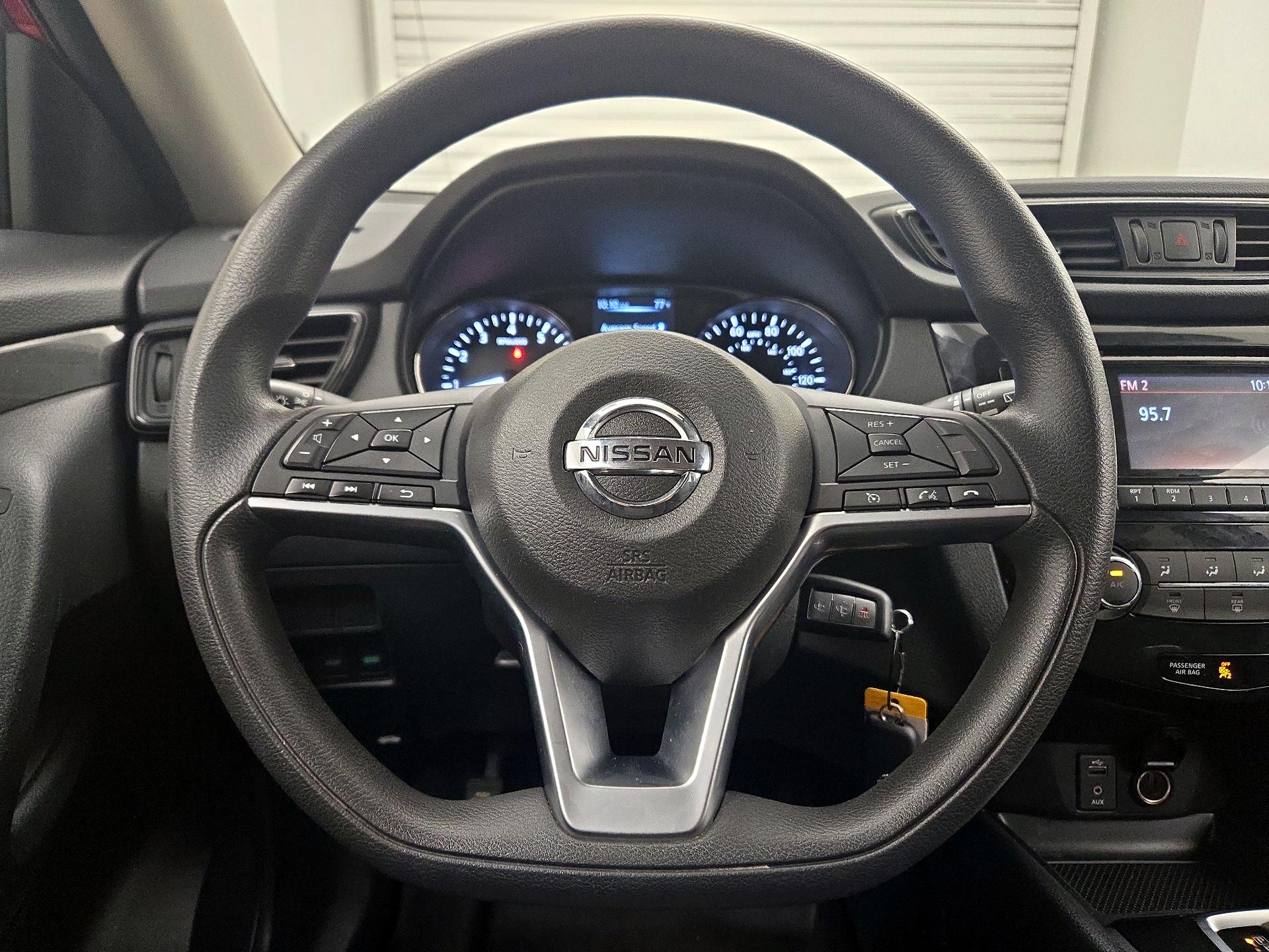 Thumbnail: 2017 Nissan Rogue - 10