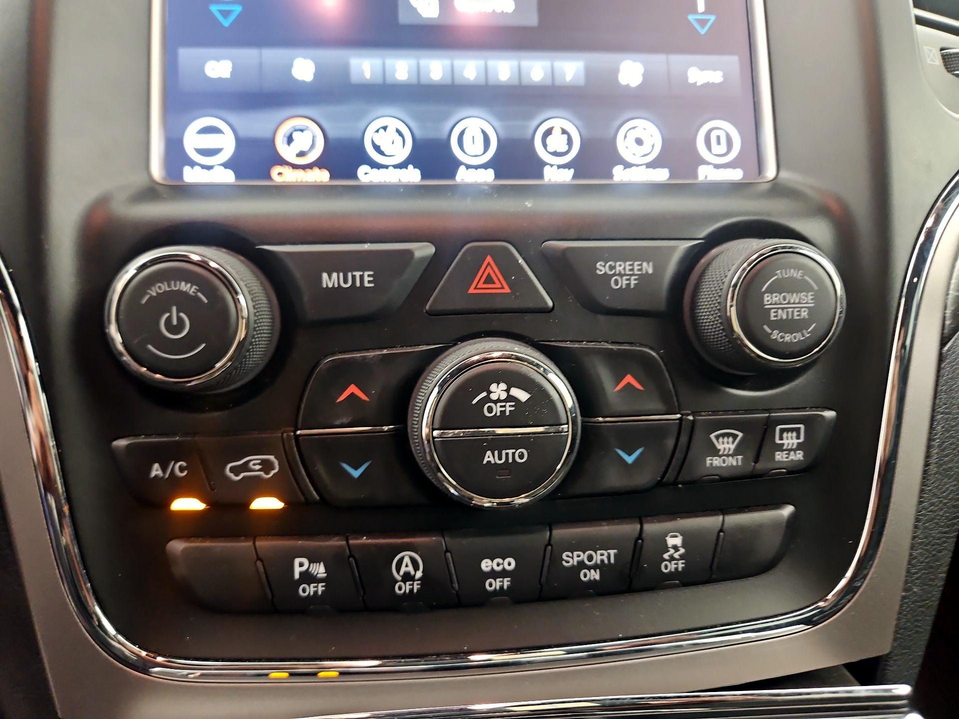 Thumbnail: 2018 Jeep Grand Cherokee - 16