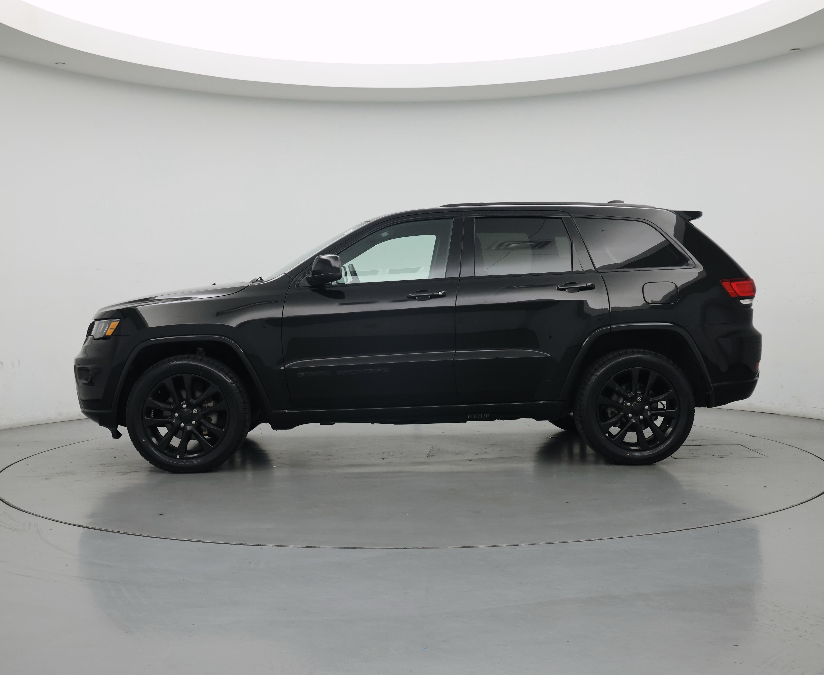 Thumbnail: 2018 Jeep Grand Cherokee - 3
