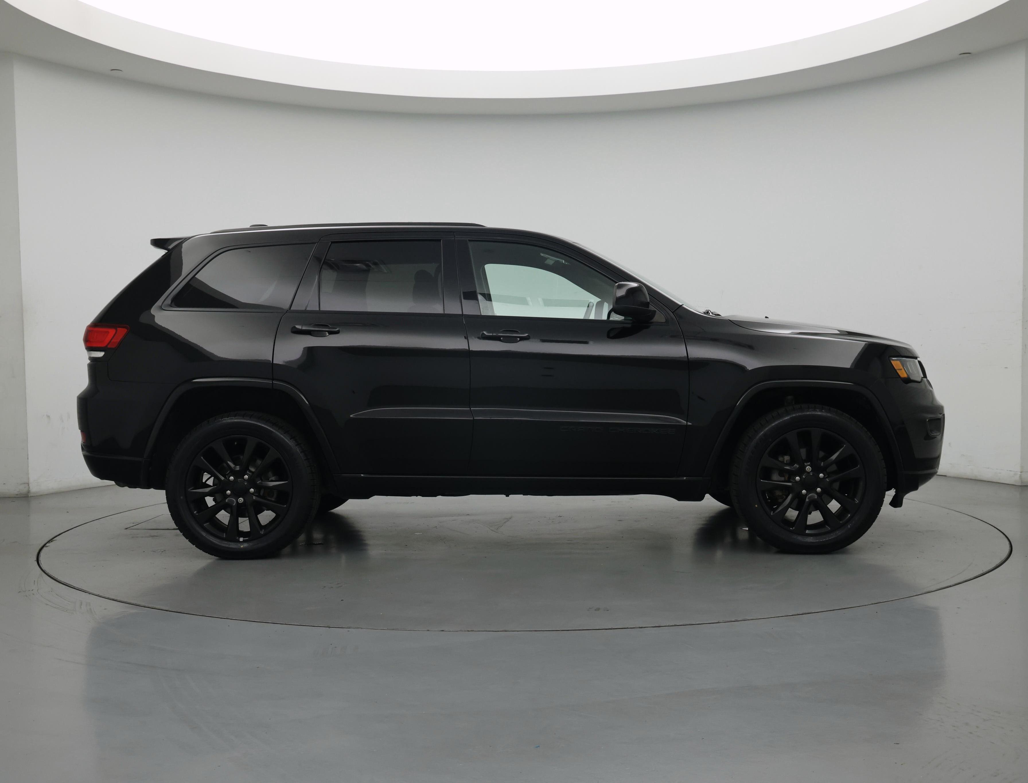 Thumbnail: 2018 Jeep Grand Cherokee - 7