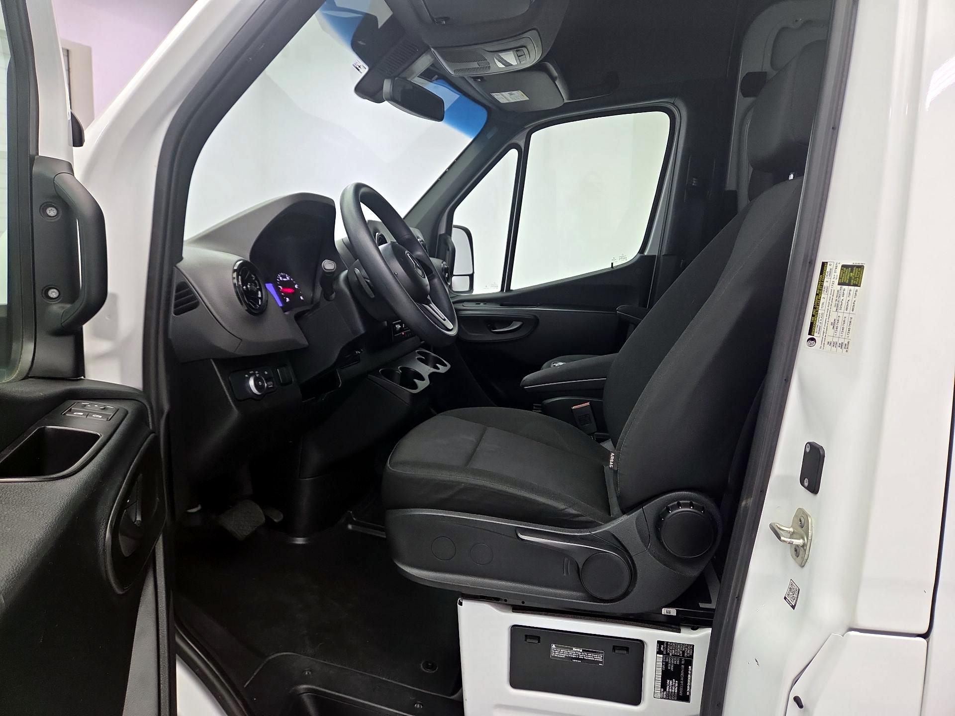 Thumbnail: 2023 Mercedes-Benz Sprinter - 9