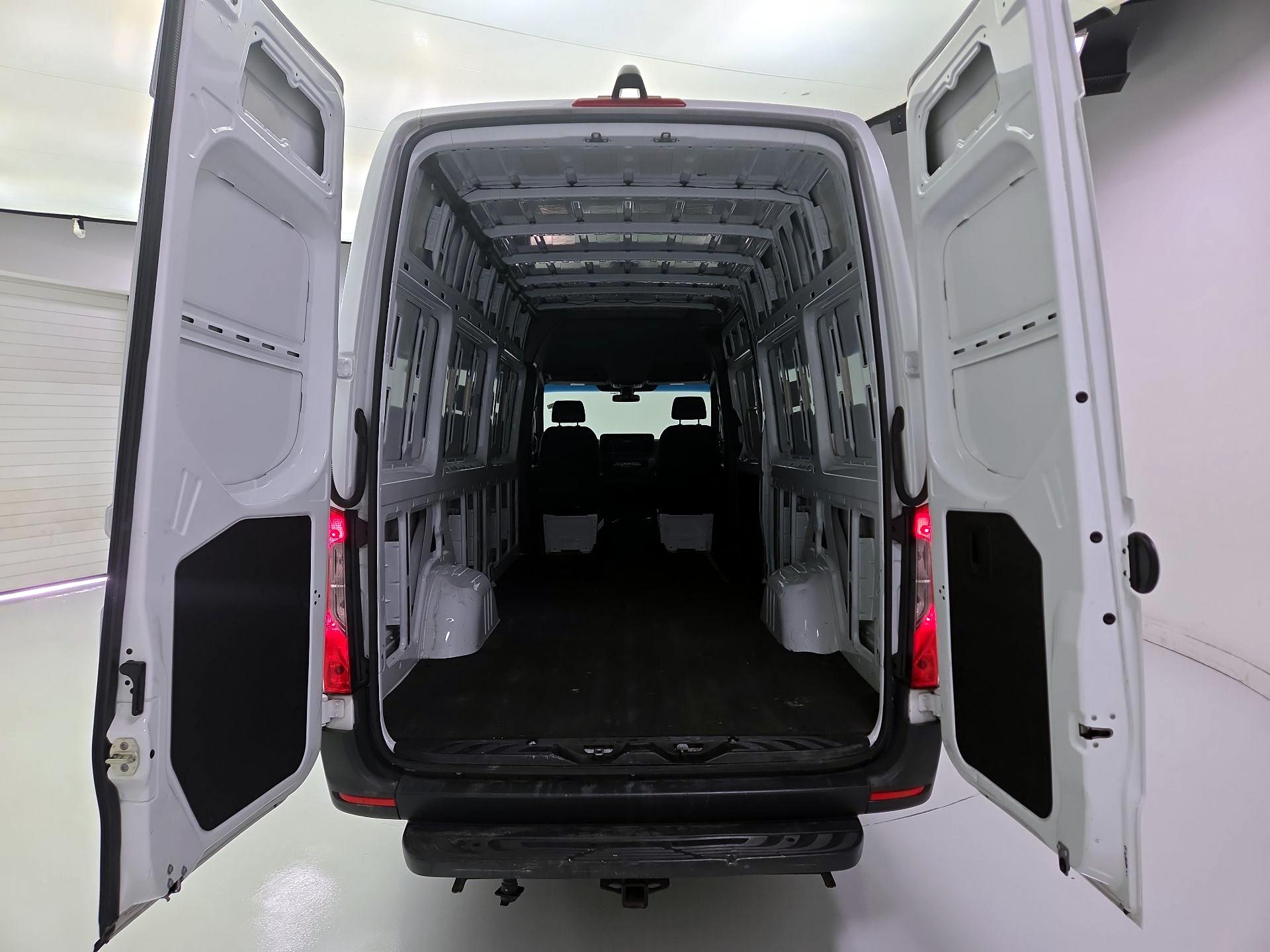 Thumbnail: 2023 Mercedes-Benz Sprinter - 16