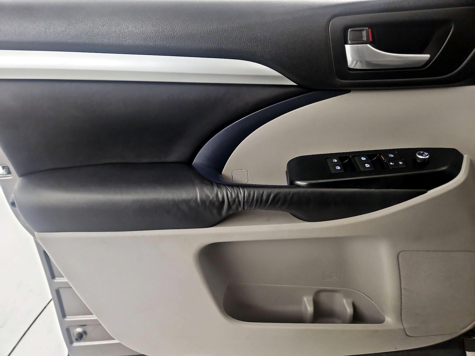 2016 Toyota Highlander XLE - Photo 11