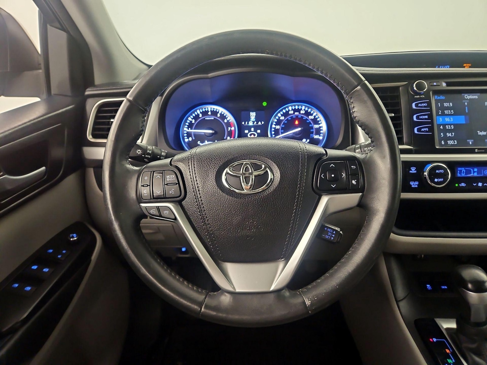 2016 Toyota Highlander XLE - Photo 9