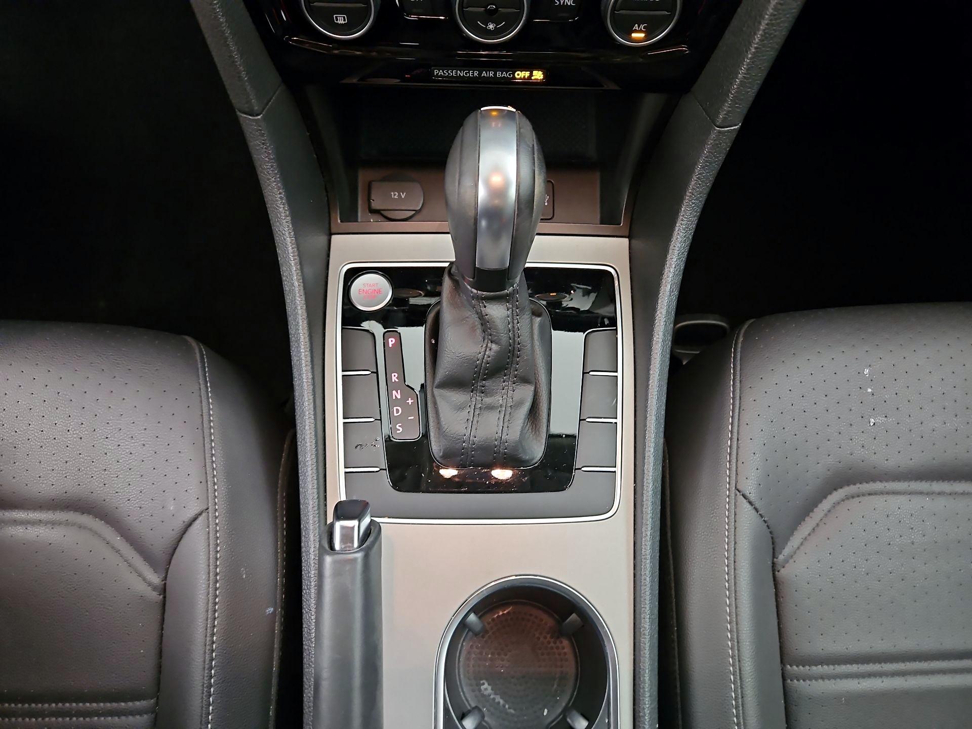 Thumbnail: 2022 Volkswagen Passat - 17