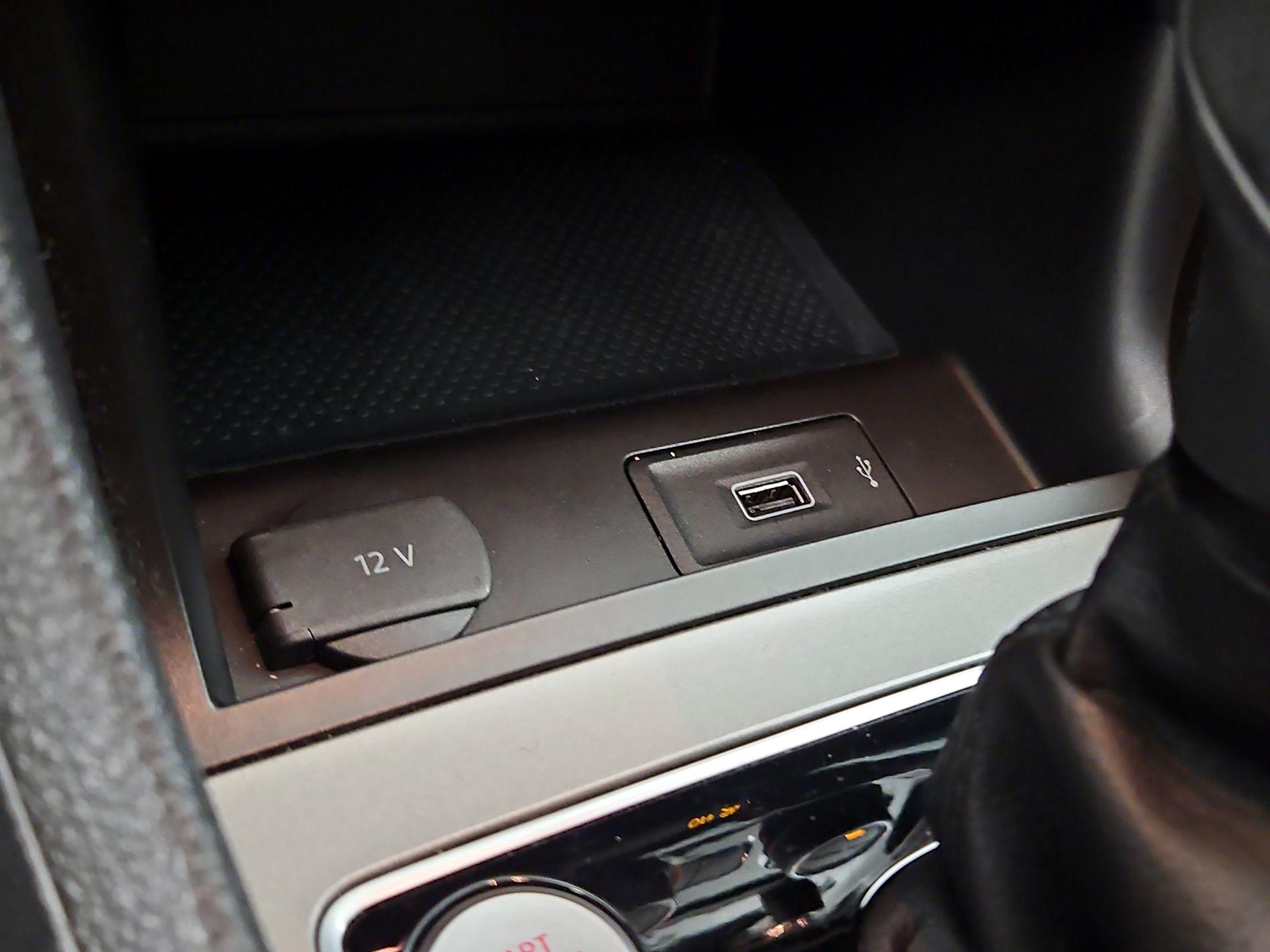 Thumbnail: 2022 Volkswagen Passat - 18