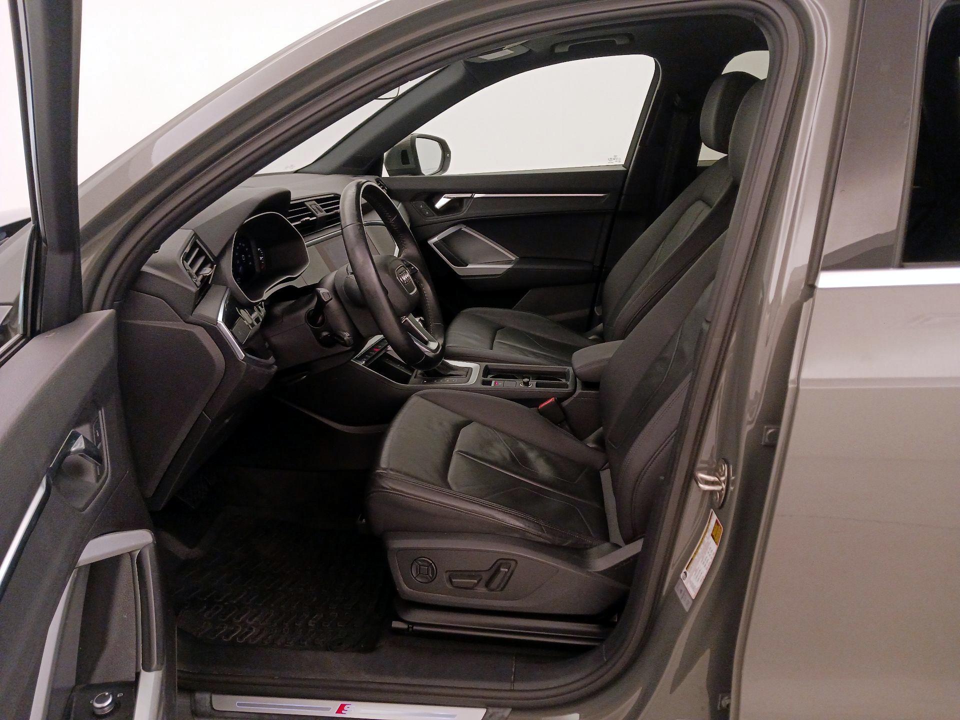 Thumbnail: 2020 Audi Q3 - 11