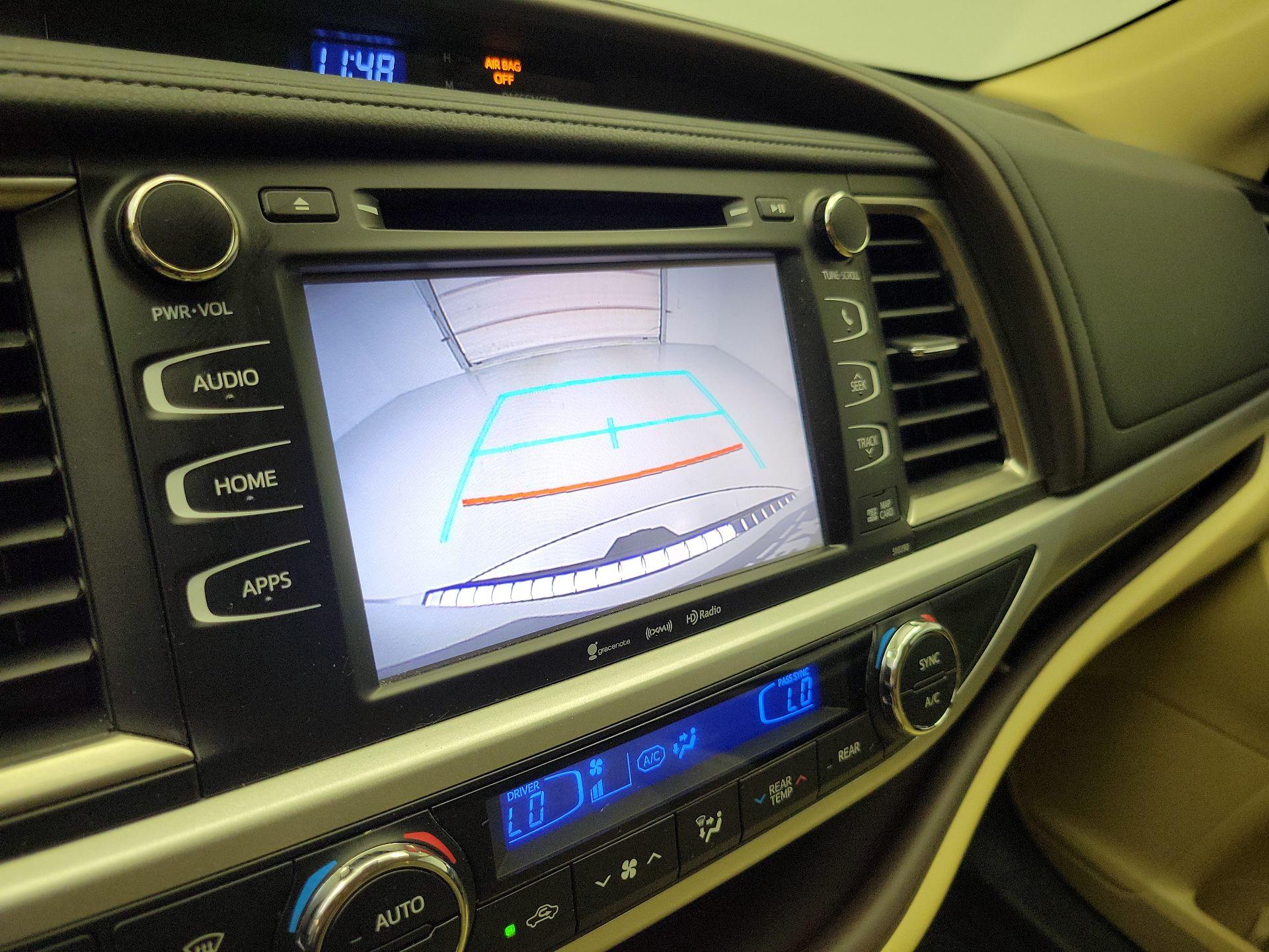 Thumbnail: 2019 Toyota Highlander - 14