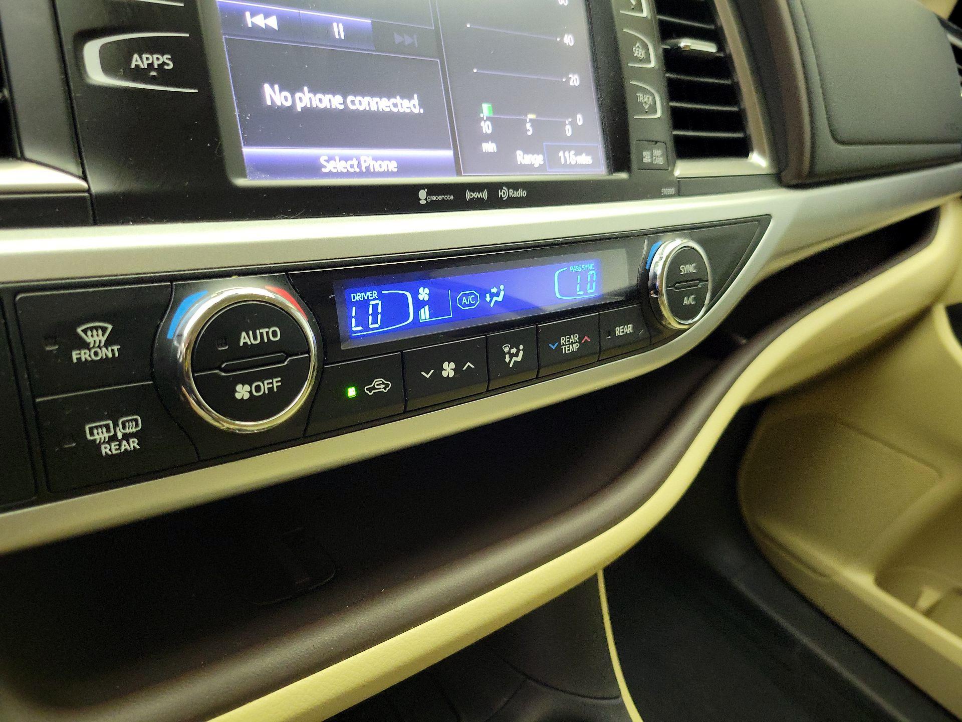 Thumbnail: 2019 Toyota Highlander - 16