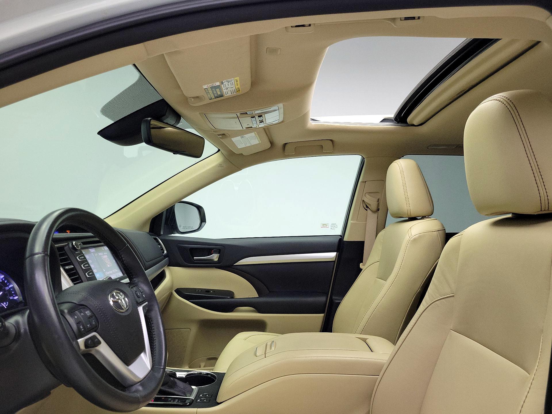 Thumbnail: 2019 Toyota Highlander - 19