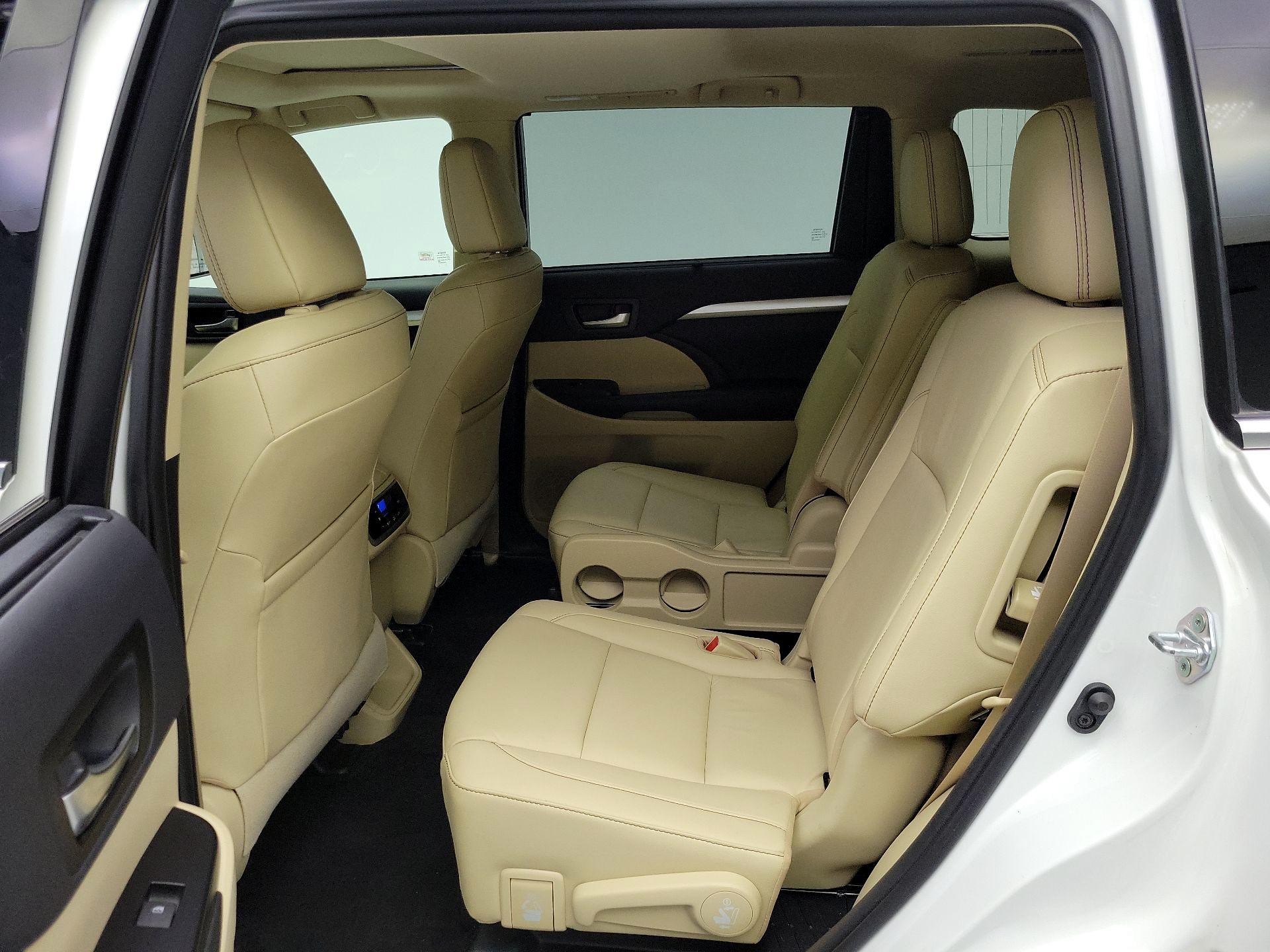 Thumbnail: 2019 Toyota Highlander - 20