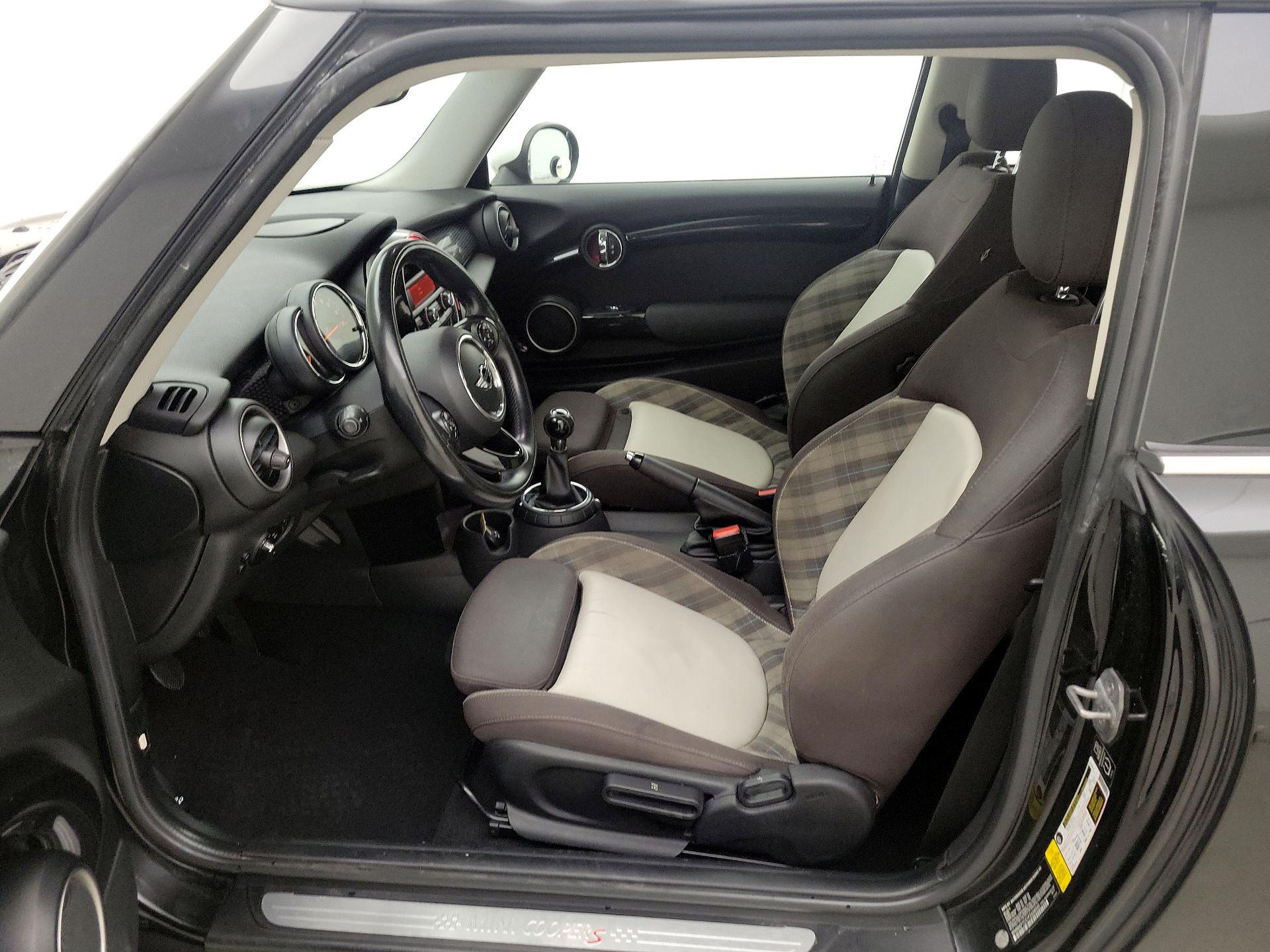 Thumbnail: 2015 MINI Cooper Hardtop - 11