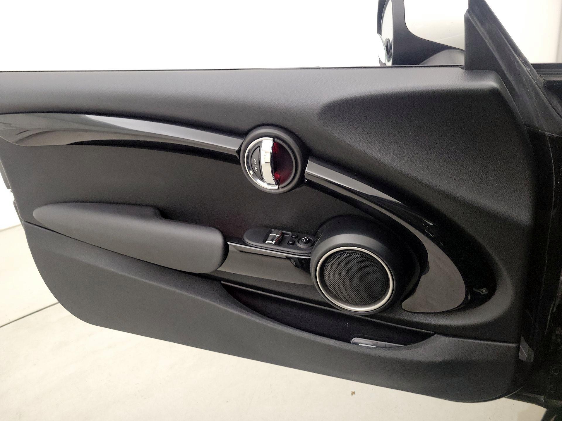 Thumbnail: 2015 MINI Cooper Hardtop - 12