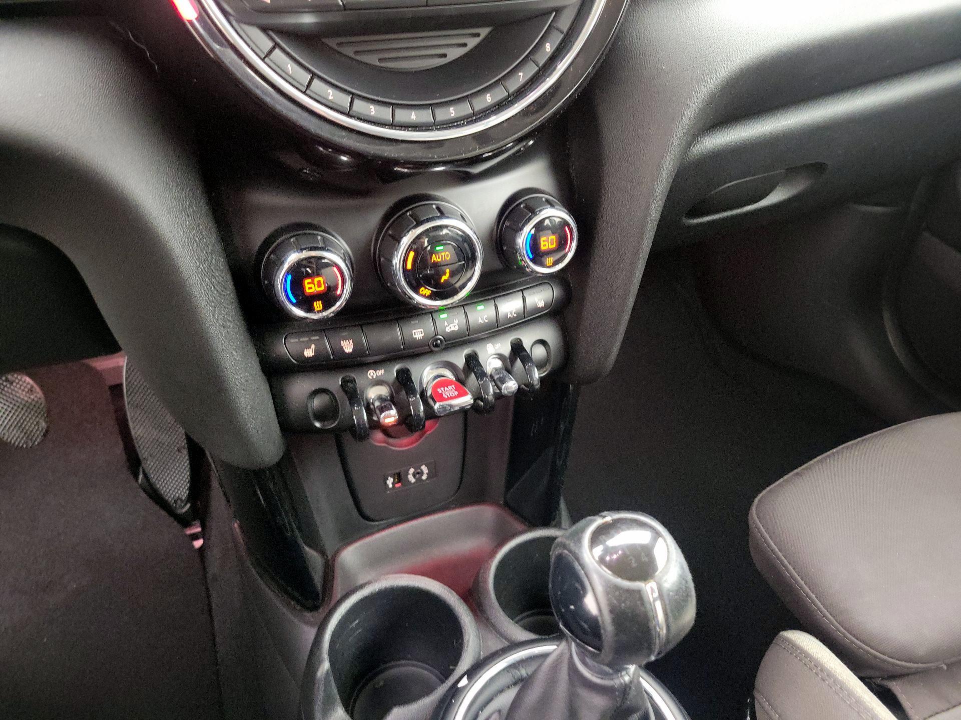 Thumbnail: 2015 MINI Cooper Hardtop - 15