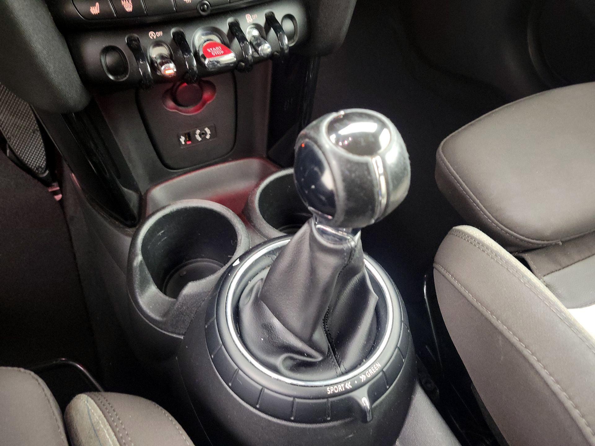 Thumbnail: 2015 MINI Cooper Hardtop - 16