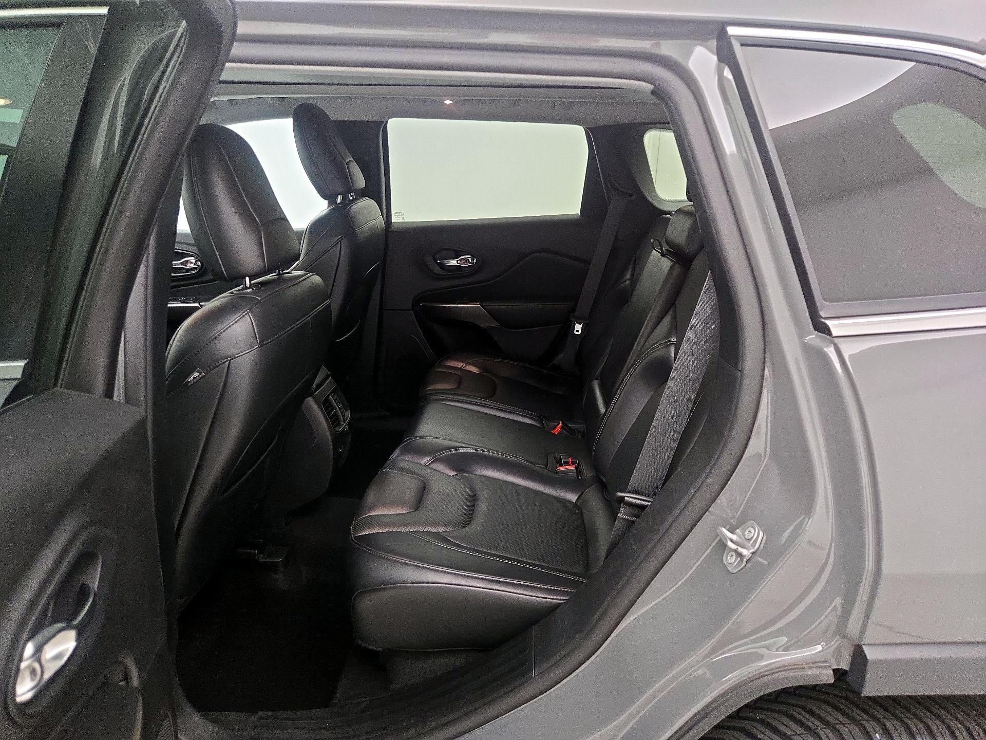 Thumbnail: 2021 Jeep Cherokee - 20