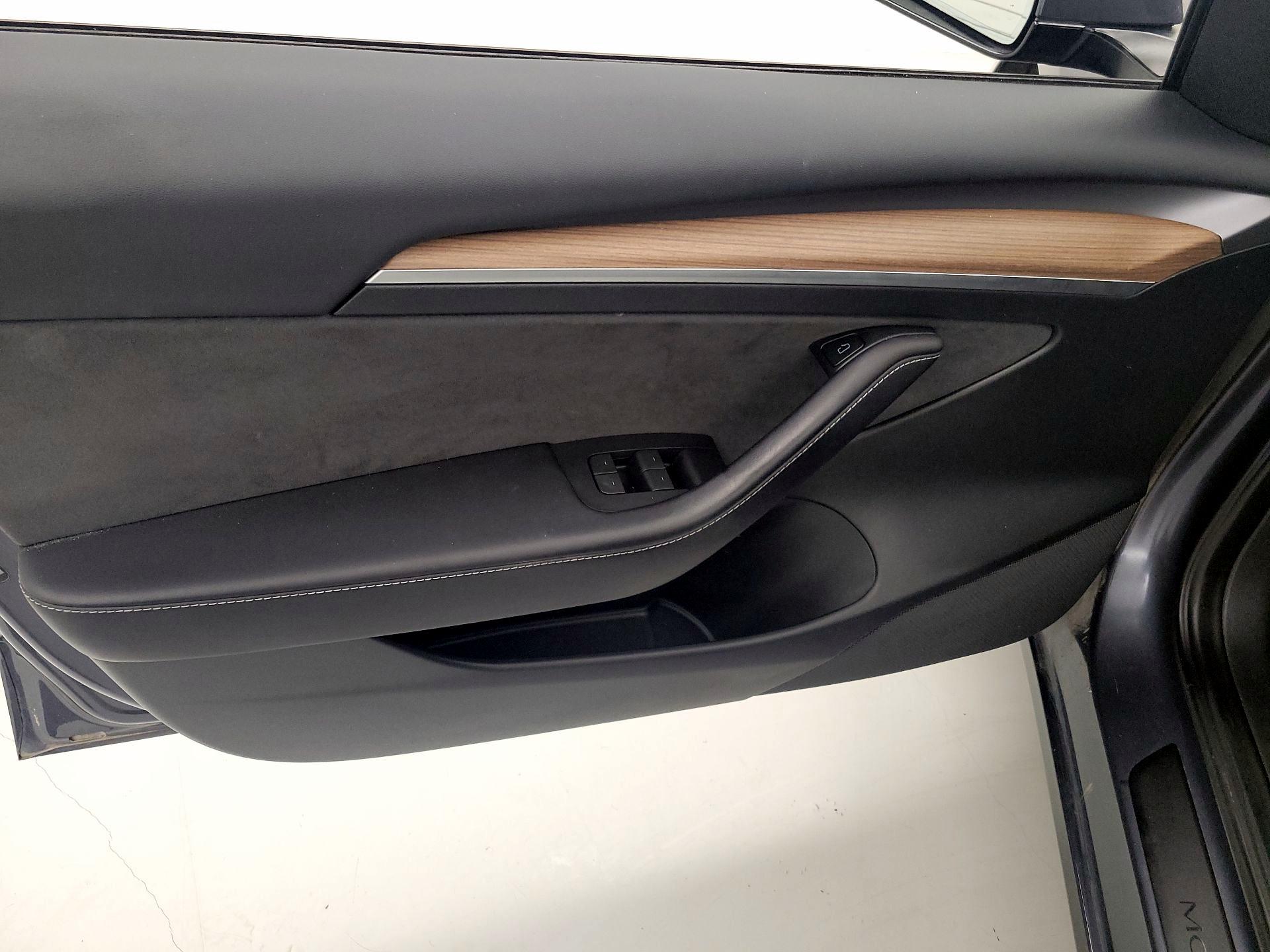 Thumbnail: 2023 Tesla Model 3 - 12