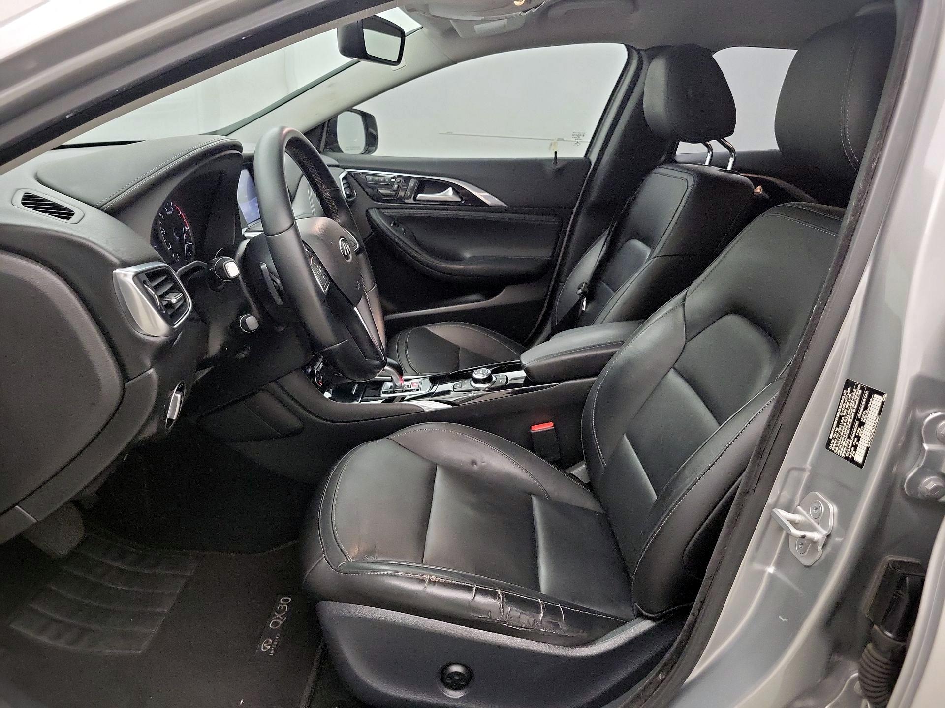 Thumbnail: 2017 INFINITI QX30 - 11