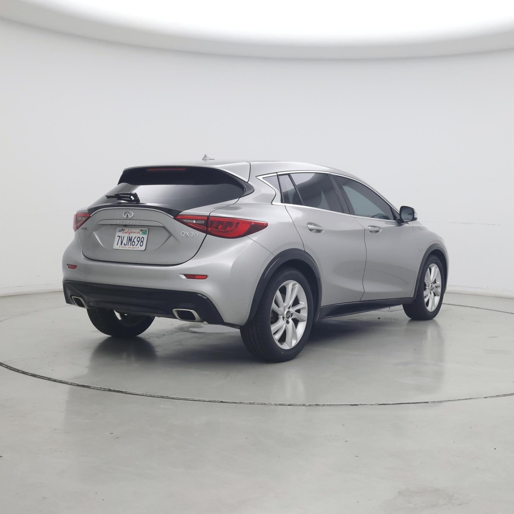 Thumbnail: 2017 INFINITI QX30 - 8
