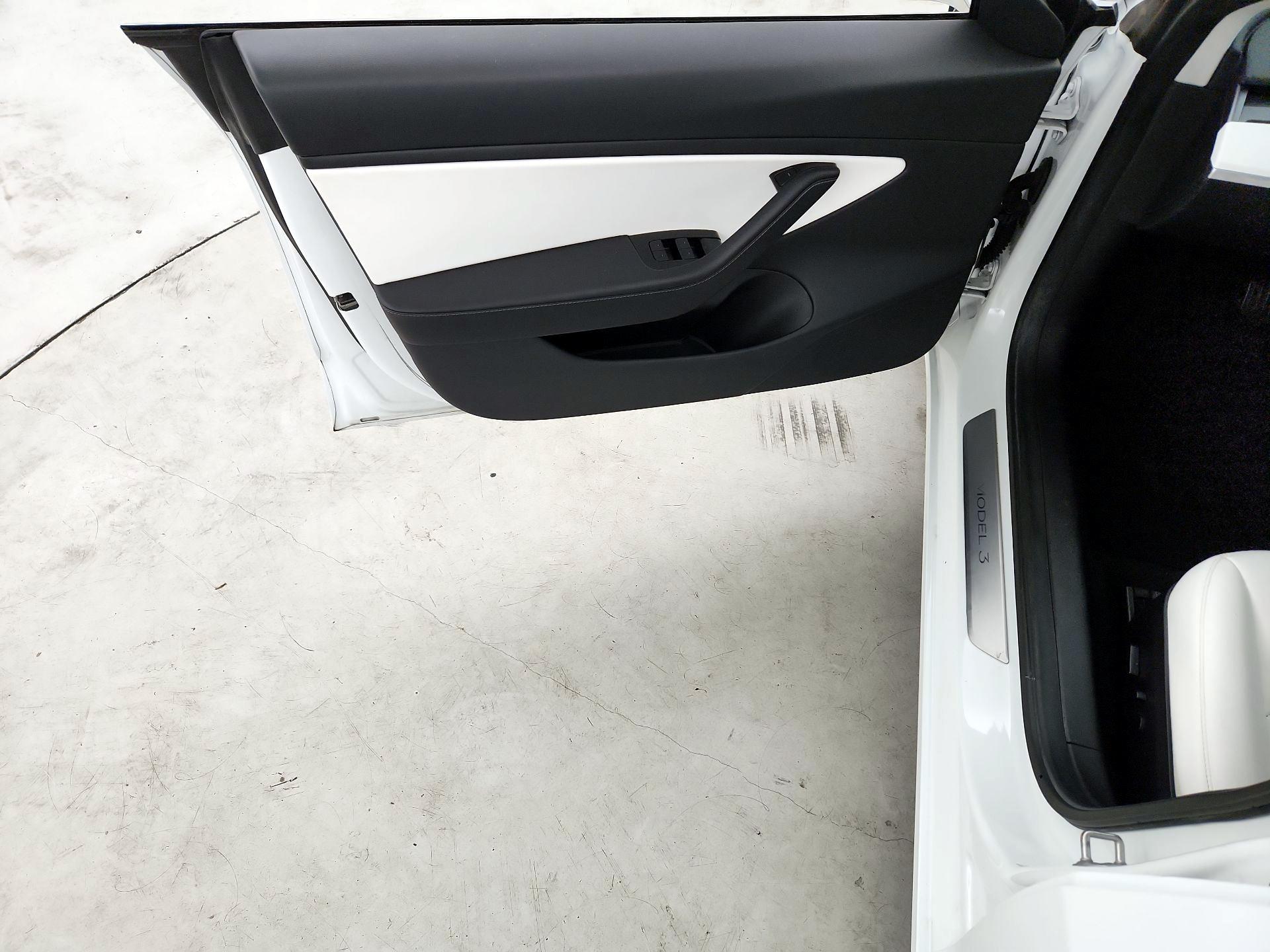 Thumbnail: 2020 Tesla Model 3 - 12