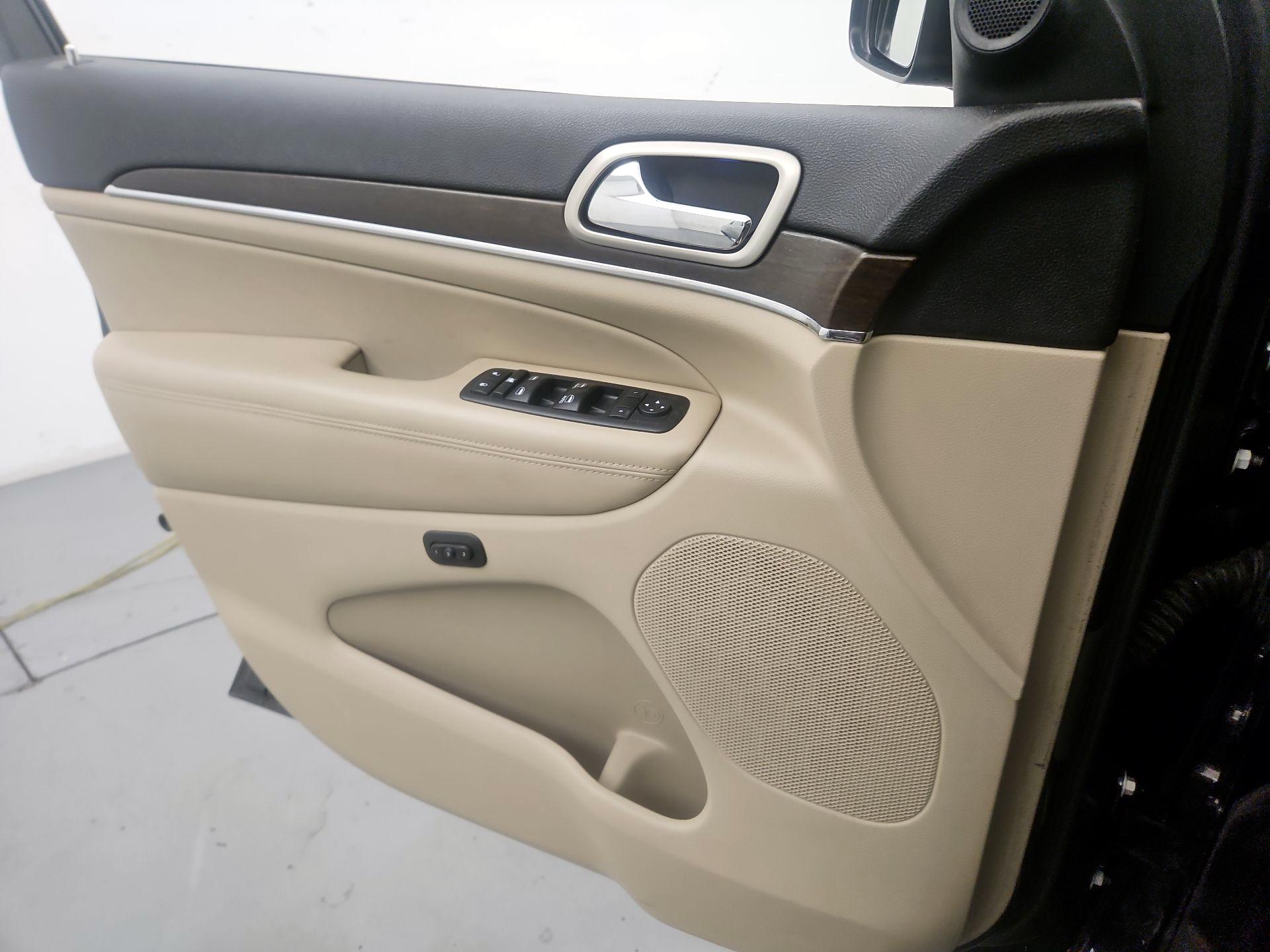 Thumbnail: 2017 Jeep Grand Cherokee - 12