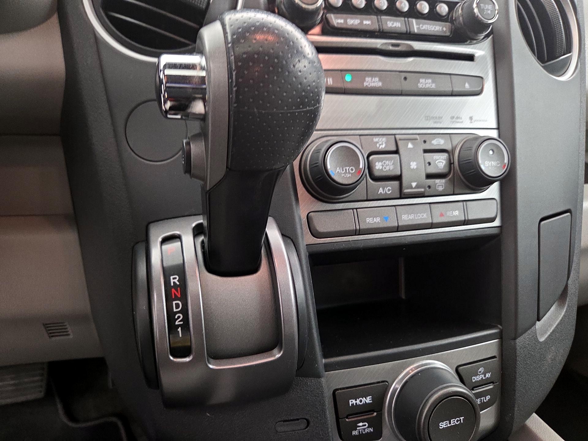 Thumbnail: 2015 Honda Pilot - 17