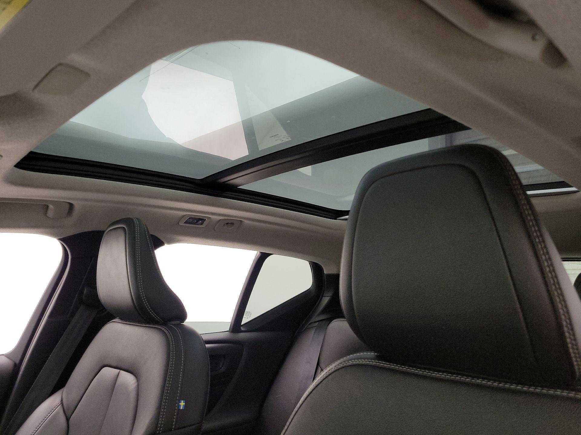 Thumbnail: 2019 Volvo XC40 - 19