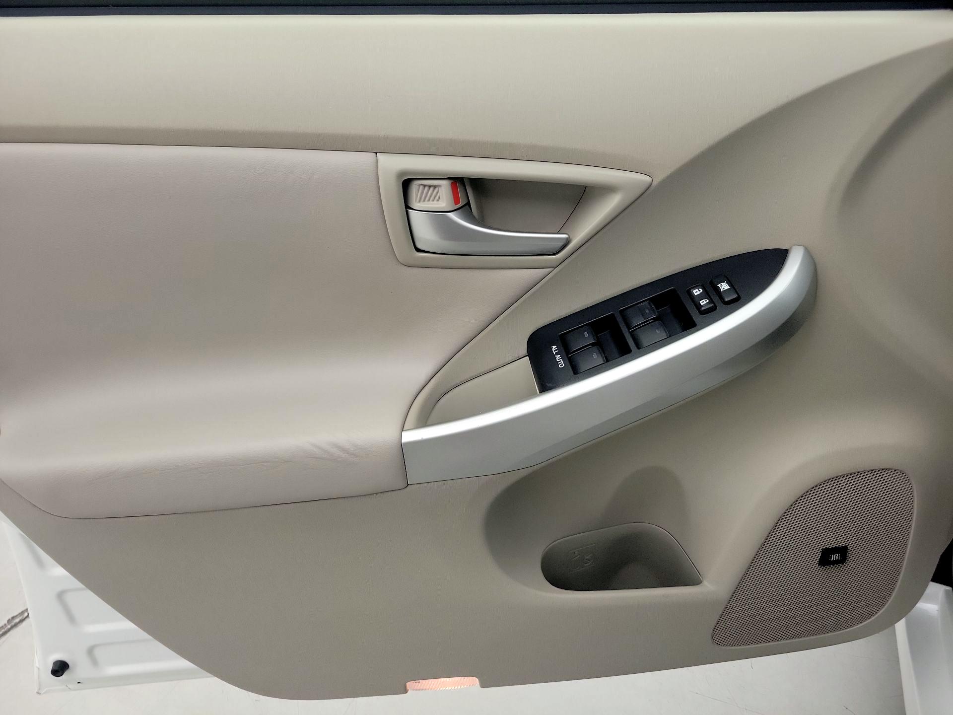Thumbnail: 2015 Toyota Prius - 12