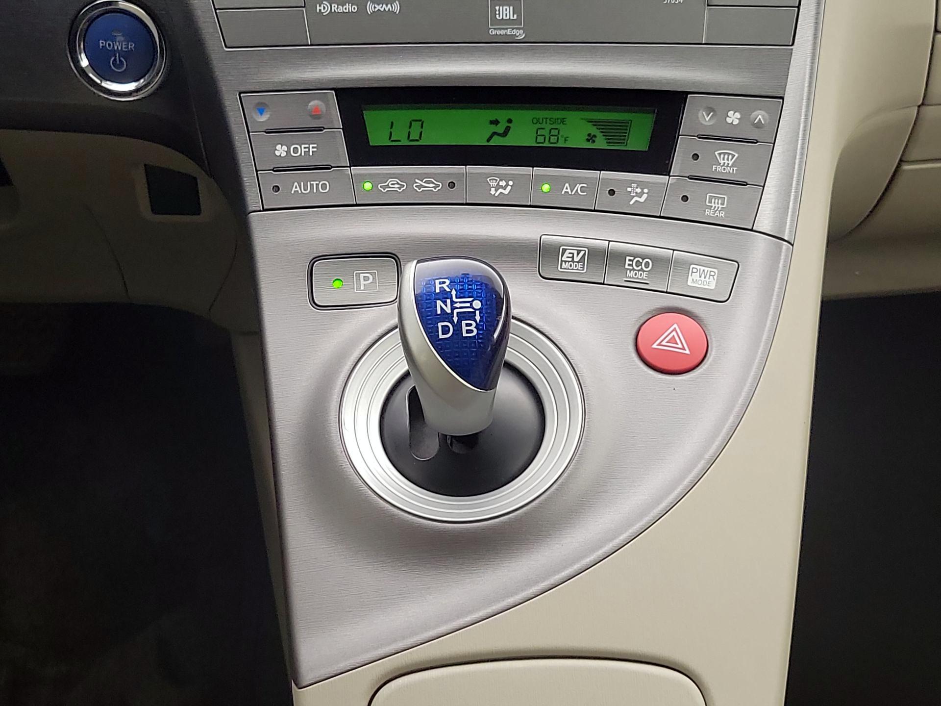 Thumbnail: 2015 Toyota Prius - 17