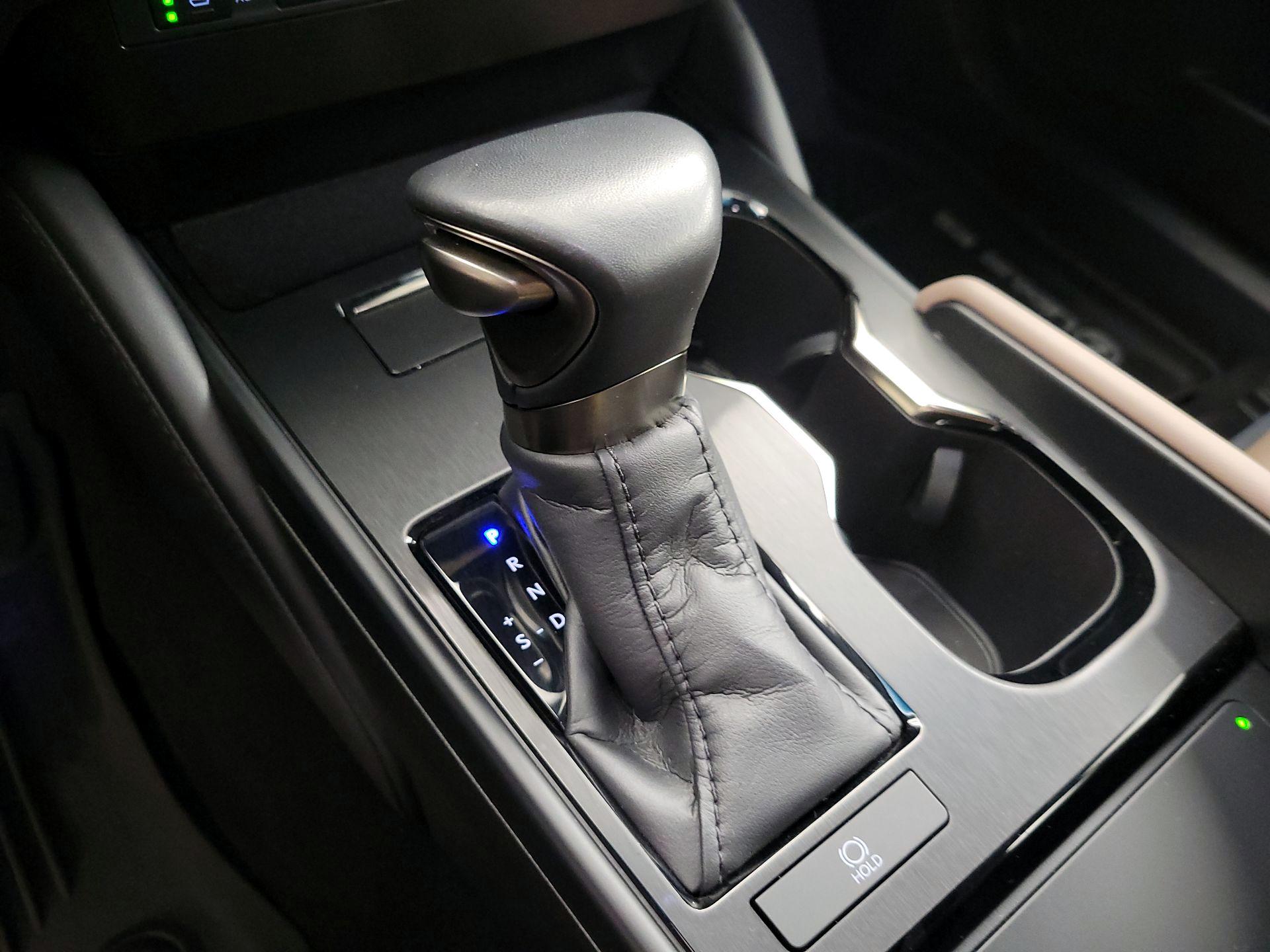 Thumbnail: 2025 Lexus ES - 17