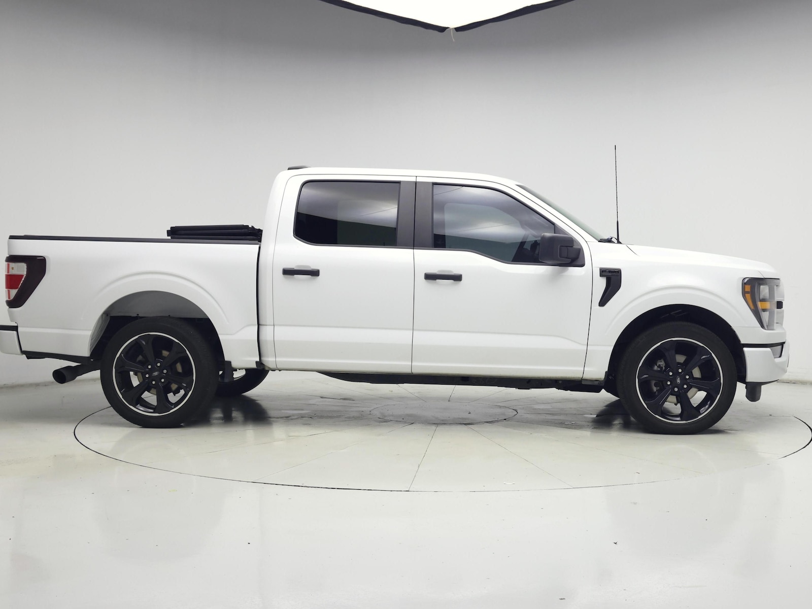 2023 Ford F-150 XL - Photo 8