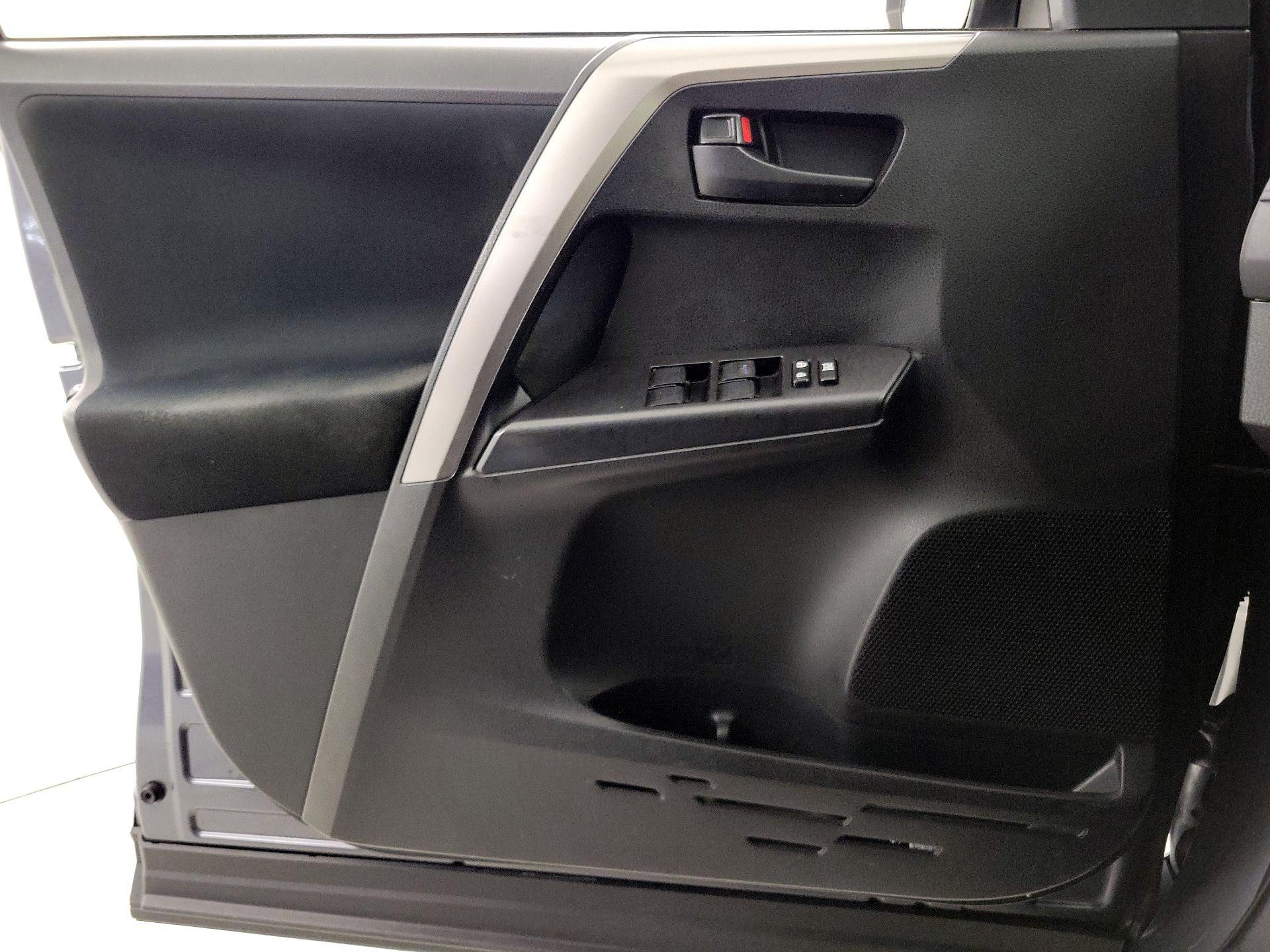 Thumbnail: 2016 Toyota RAV4 - 12