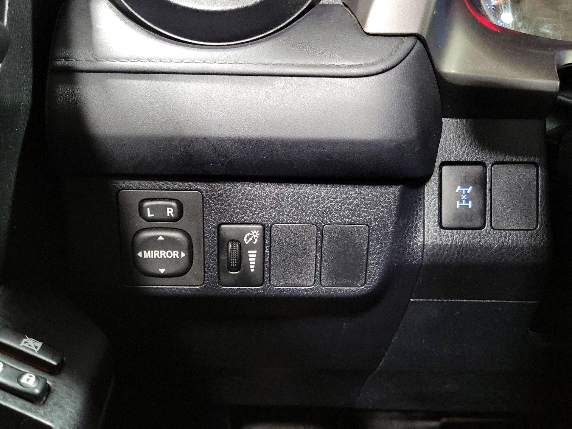 Thumbnail: 2016 Toyota RAV4 - 13