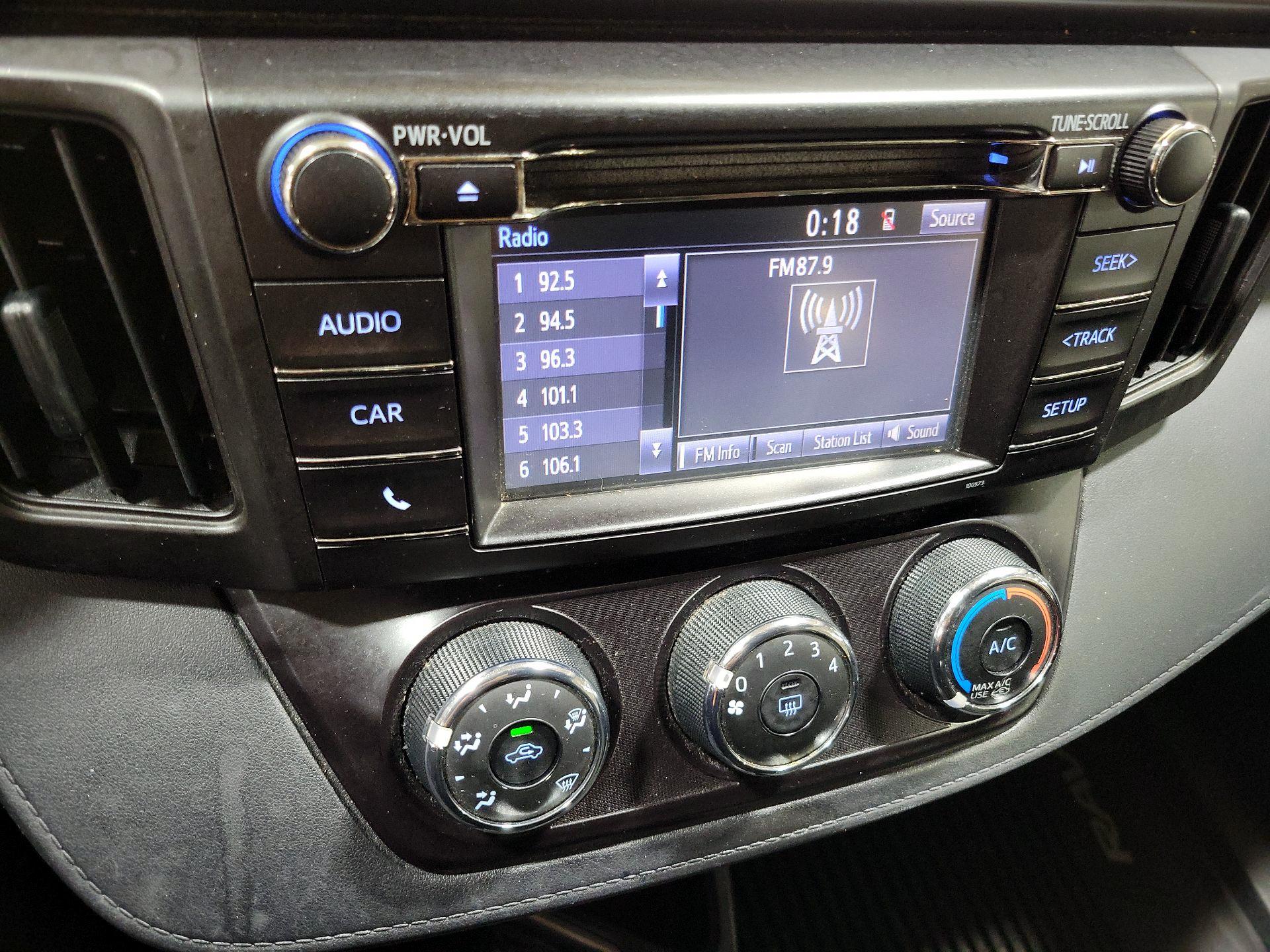 Thumbnail: 2016 Toyota RAV4 - 15