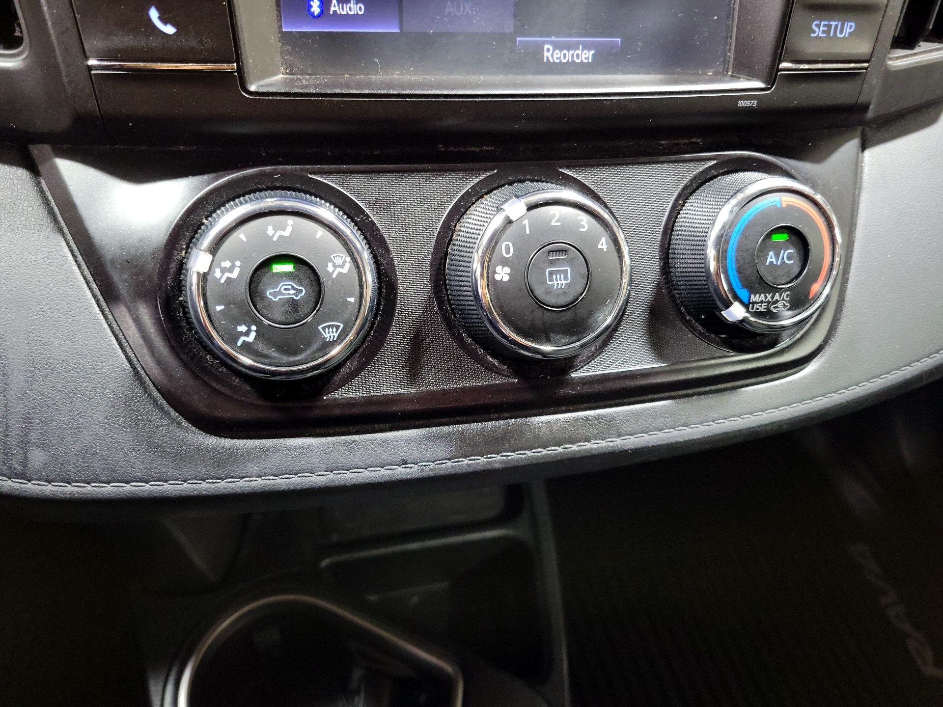 Thumbnail: 2016 Toyota RAV4 - 16