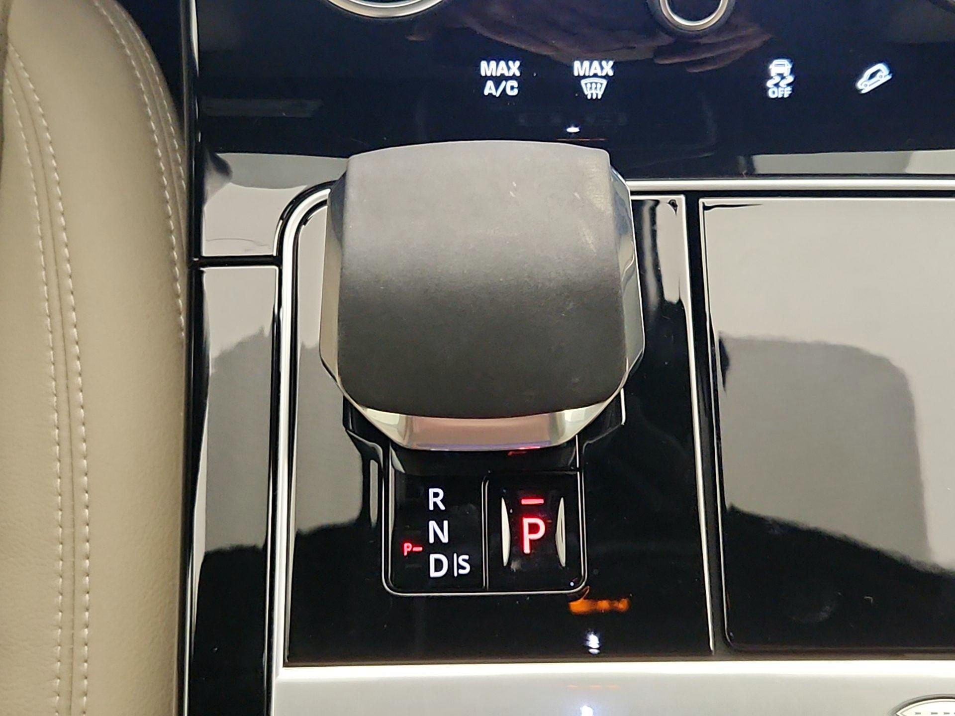 Thumbnail: 2021 Land Rover Range Rover Velar - 18