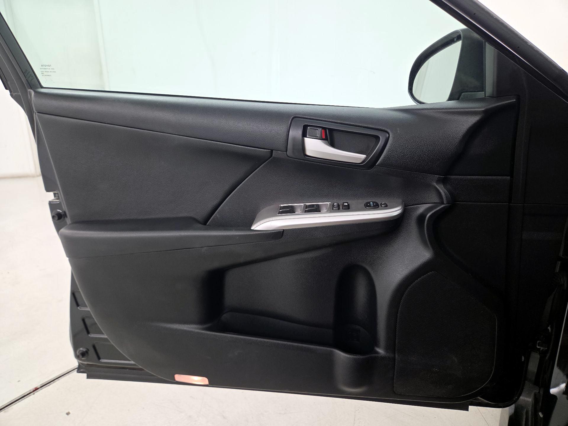 Thumbnail: 2014 Toyota Camry - 12