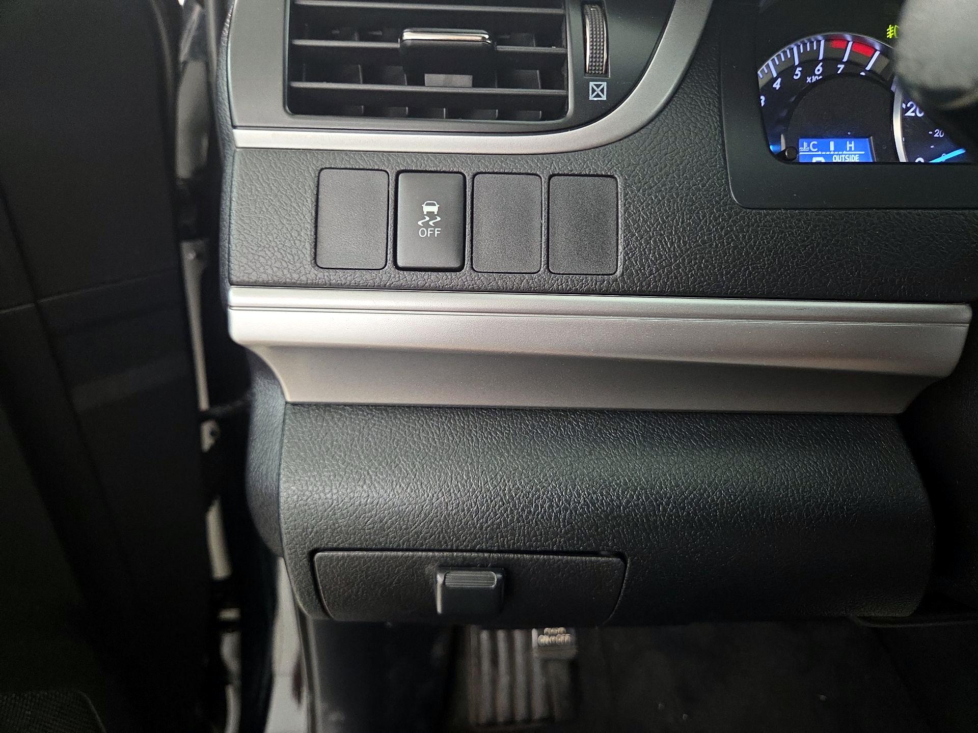 Thumbnail: 2014 Toyota Camry - 13