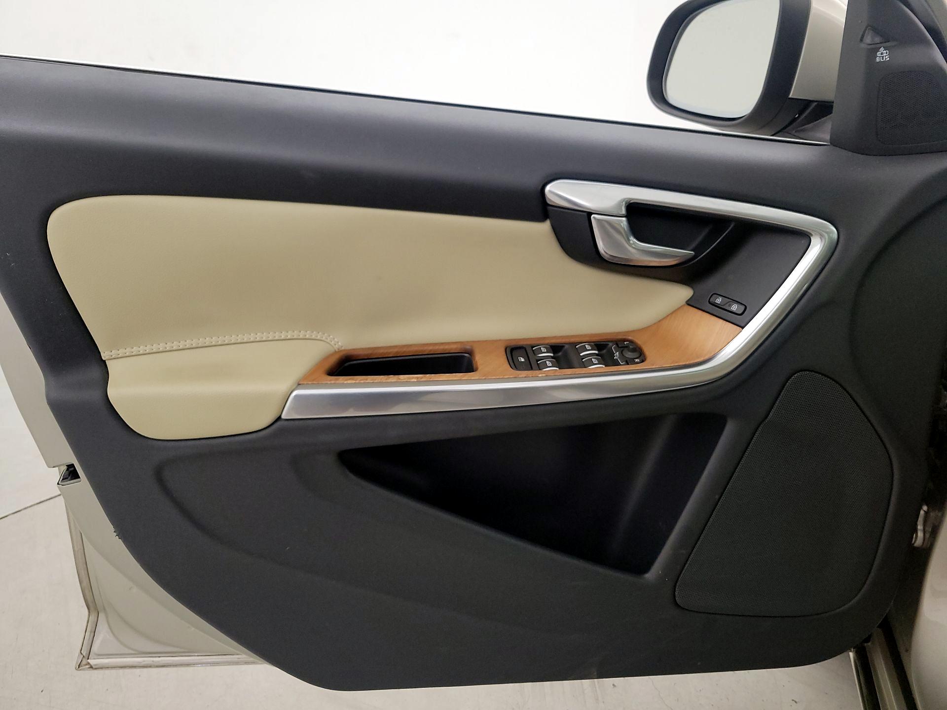 Thumbnail: 2017 Volvo S60 - 12