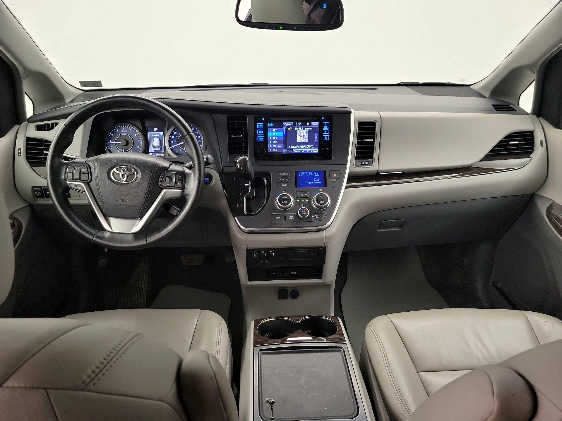 Thumbnail: 2015 Toyota Sienna - 9