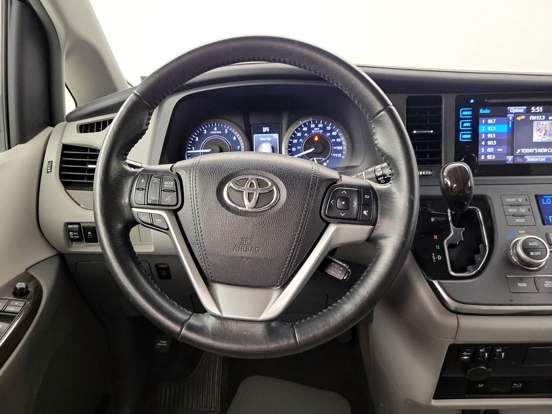 Thumbnail: 2015 Toyota Sienna - 10