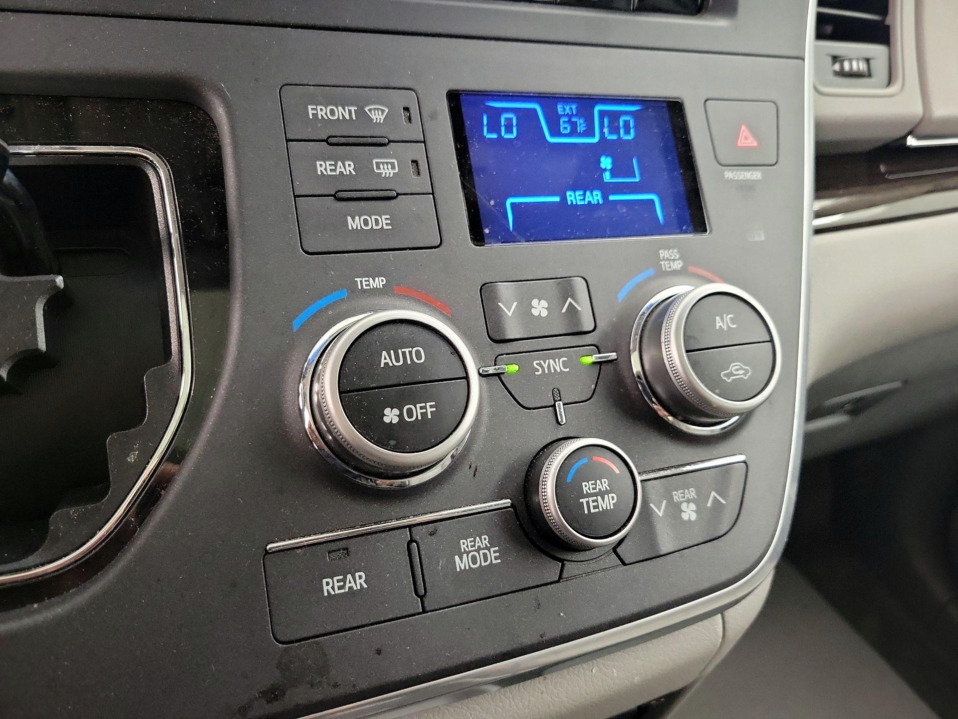 Thumbnail: 2015 Toyota Sienna - 16