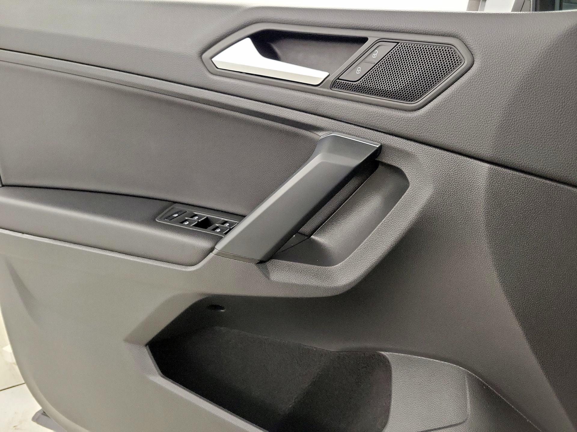 Thumbnail: 2019 Volkswagen Tiguan - 12