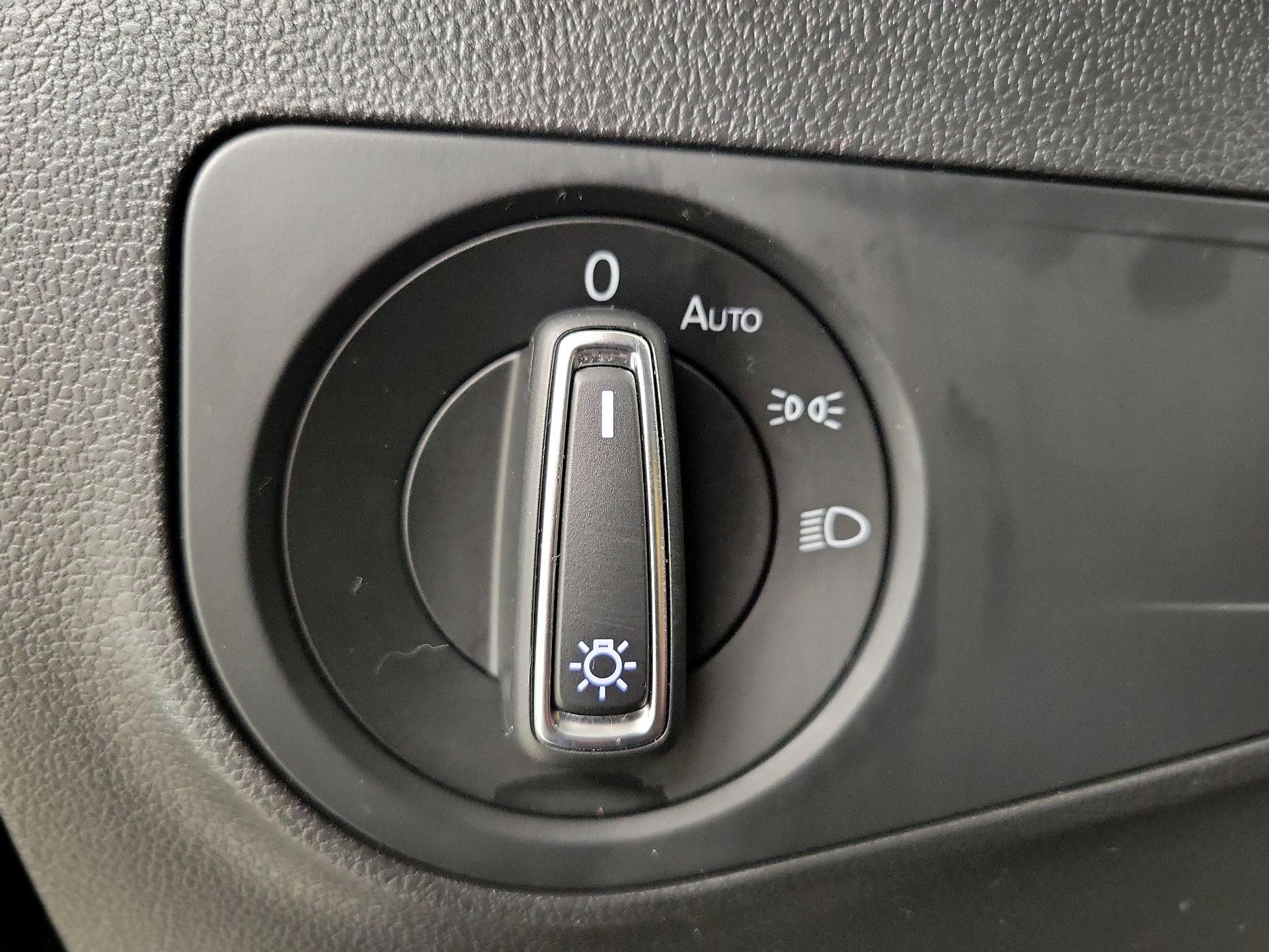Thumbnail: 2019 Volkswagen Tiguan - 13