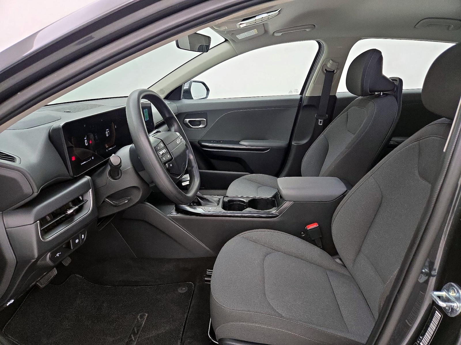 2025 Kia K4 LXS - Photo 12